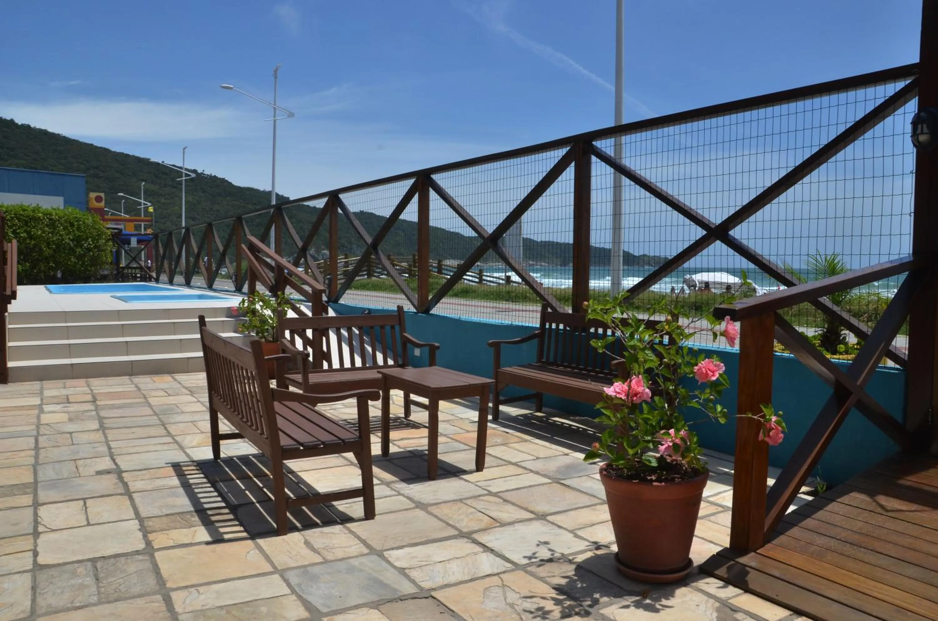 Pool view in Residencial Vila do Sol, Apartamentos com pé na areia