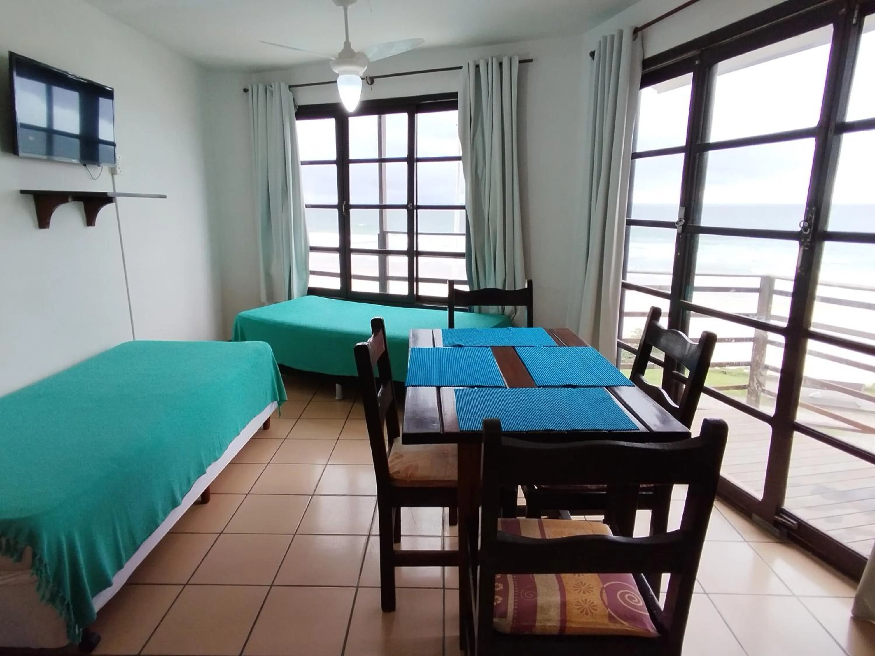 Bed in Residencial Vila do Sol, Apartamentos com pé na areia