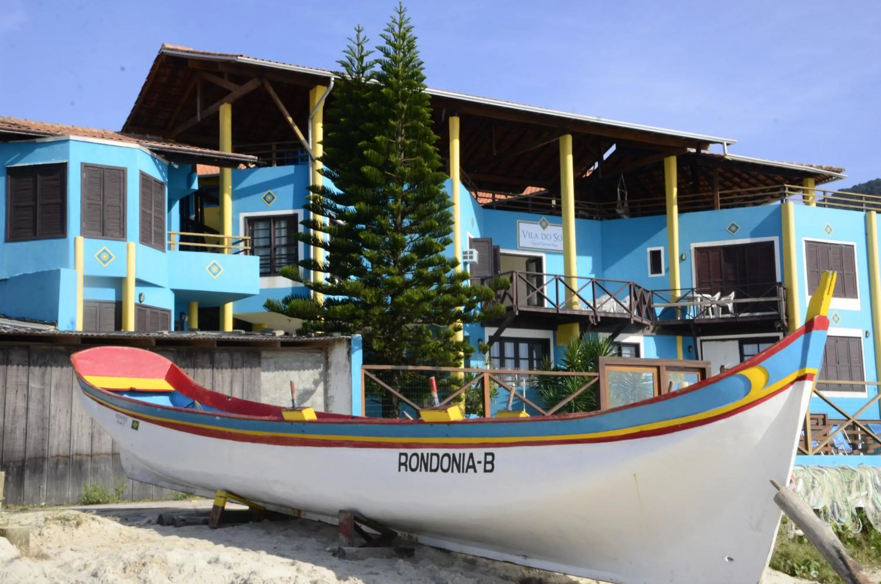 Property building in Residencial Vila do Sol, Apartamentos com pé na areia