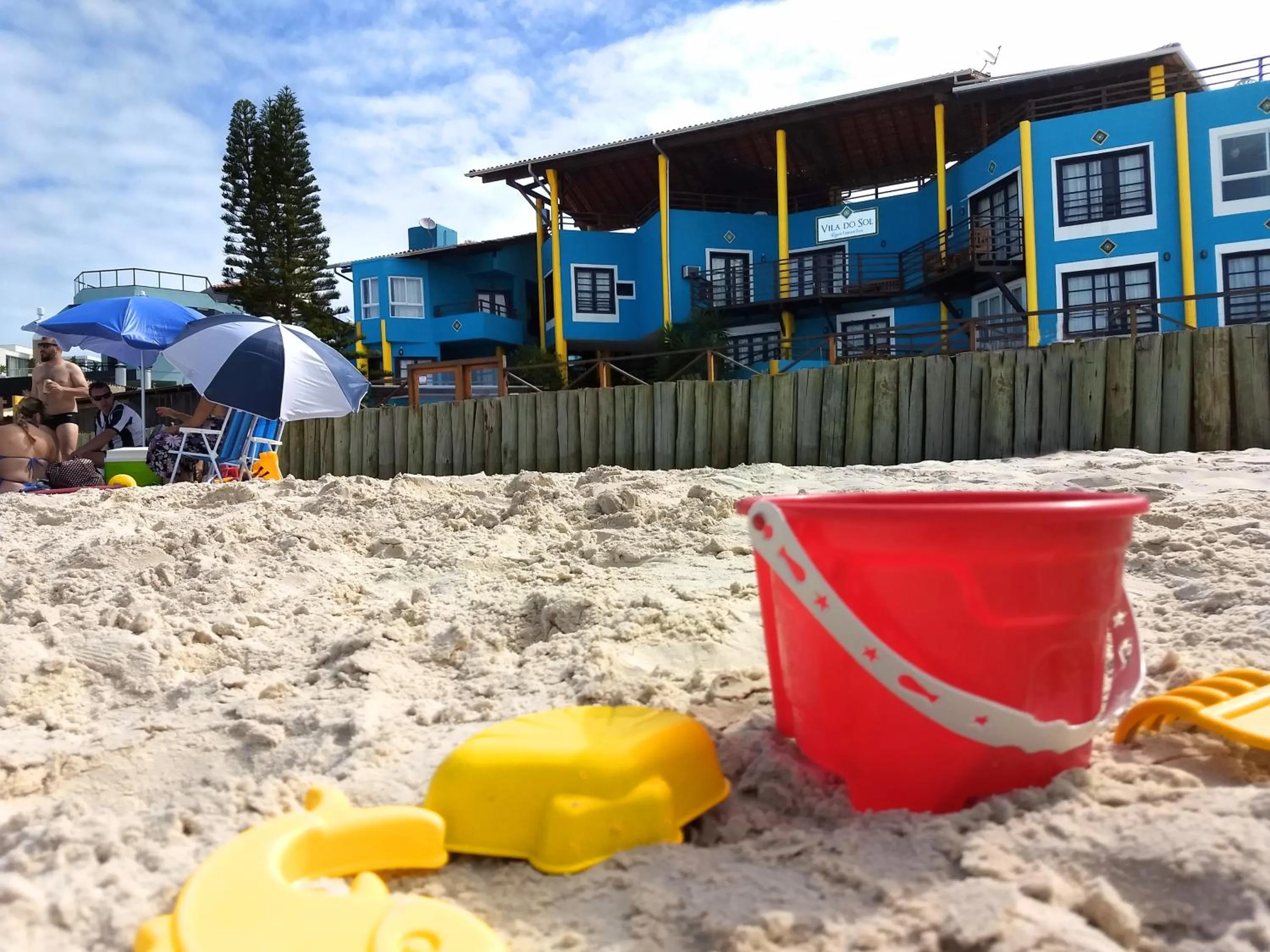 Property building in Residencial Vila do Sol, Apartamentos com pé na areia