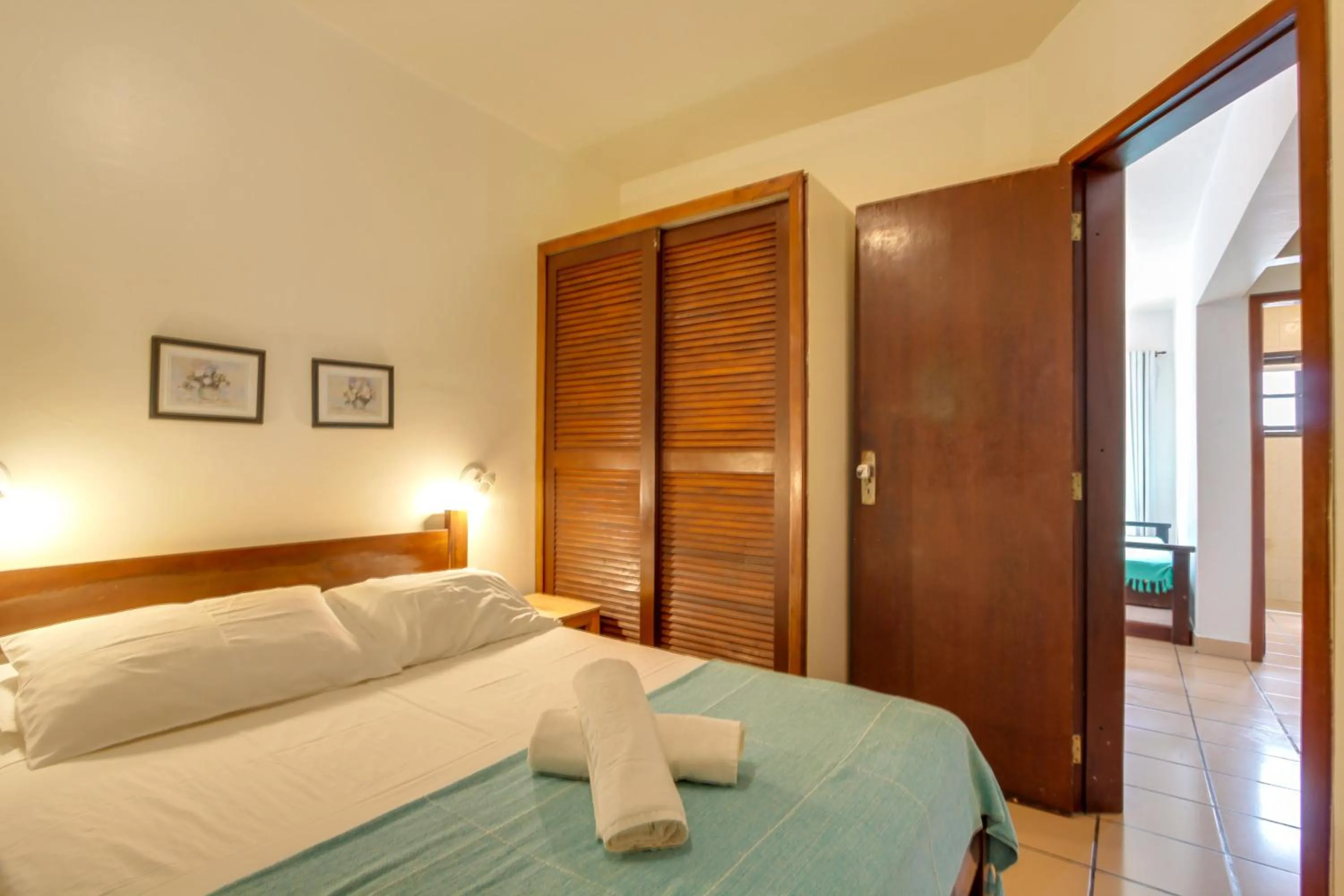 Bed in Residencial Vila do Sol, Apartamentos com pé na areia