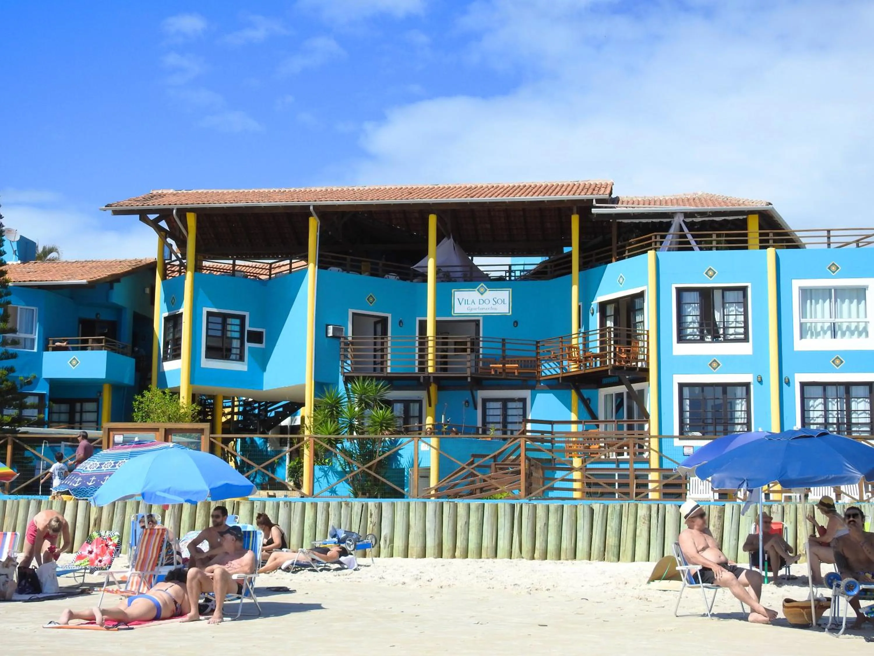 Property building in Residencial Vila do Sol, Apartamentos com pé na areia