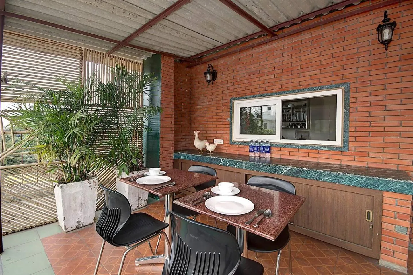 Restaurant/places to eat in Perch Service Apartment- Sector 40