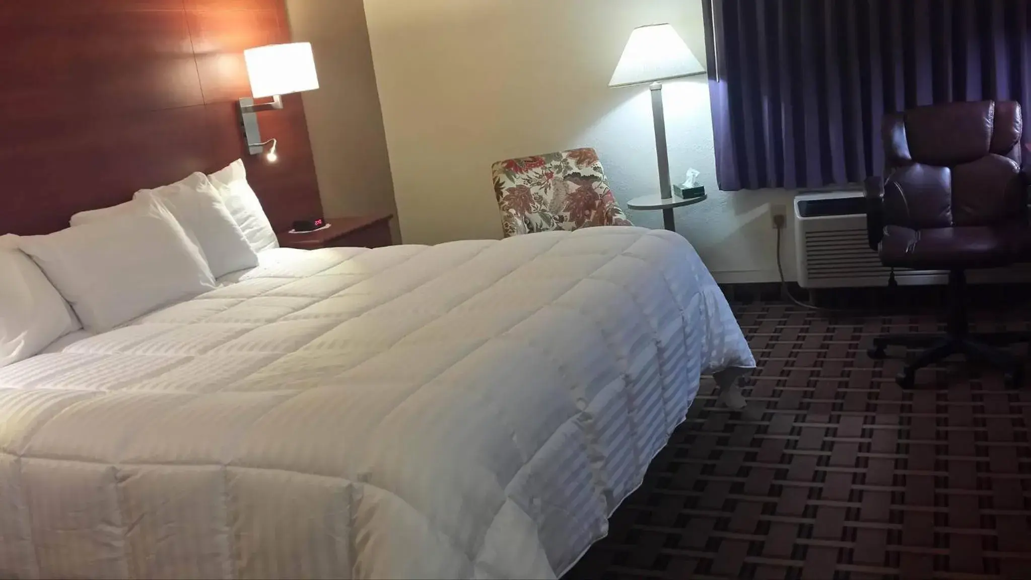 Decorative detail, Bed in Baymont by Wyndham Paducah Decorative detail, Bed in Baymont by Wyndham Paducah