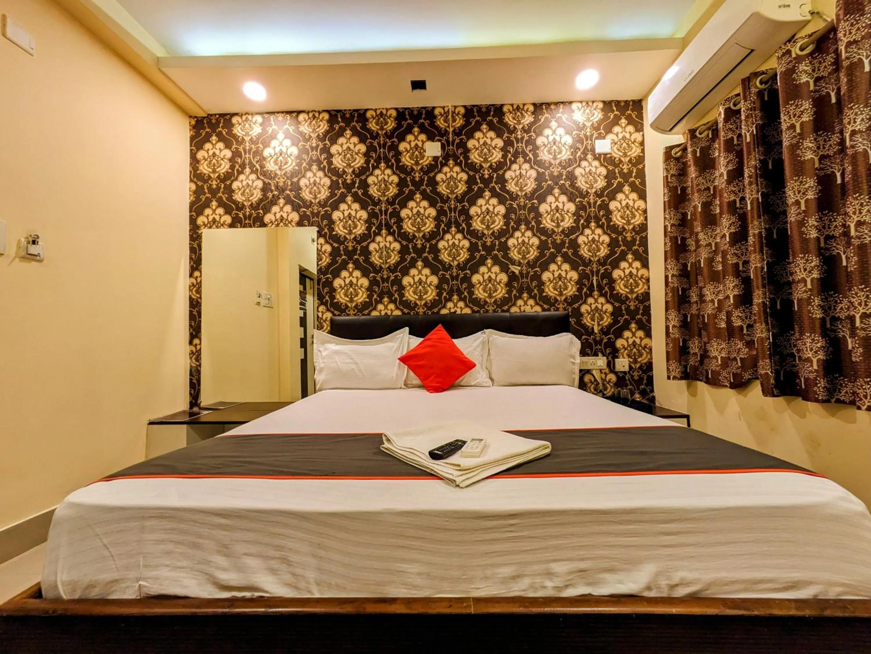 Bed in HOTEL SUN CITY