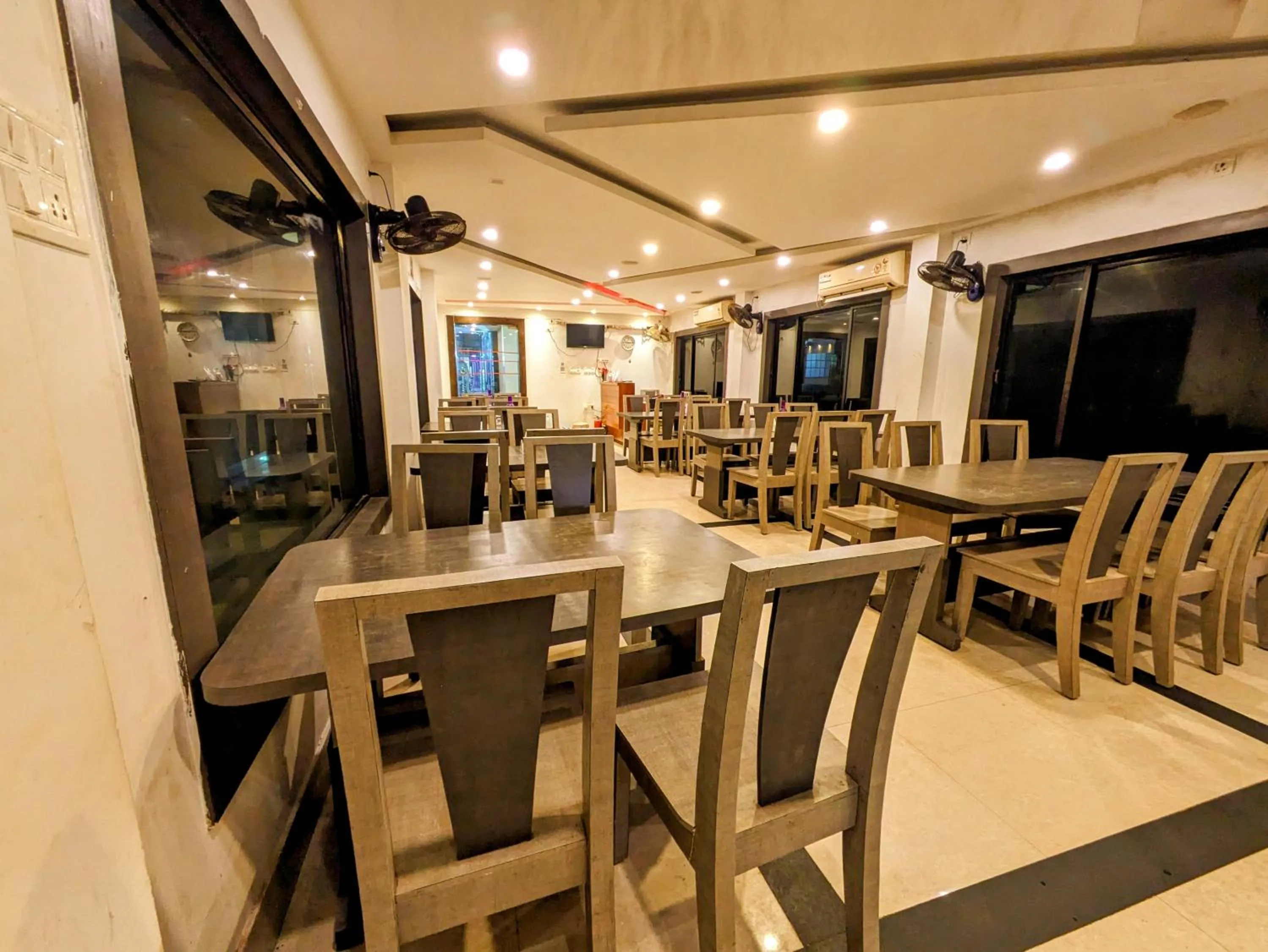 Restaurant/places to eat in HOTEL SUN CITY