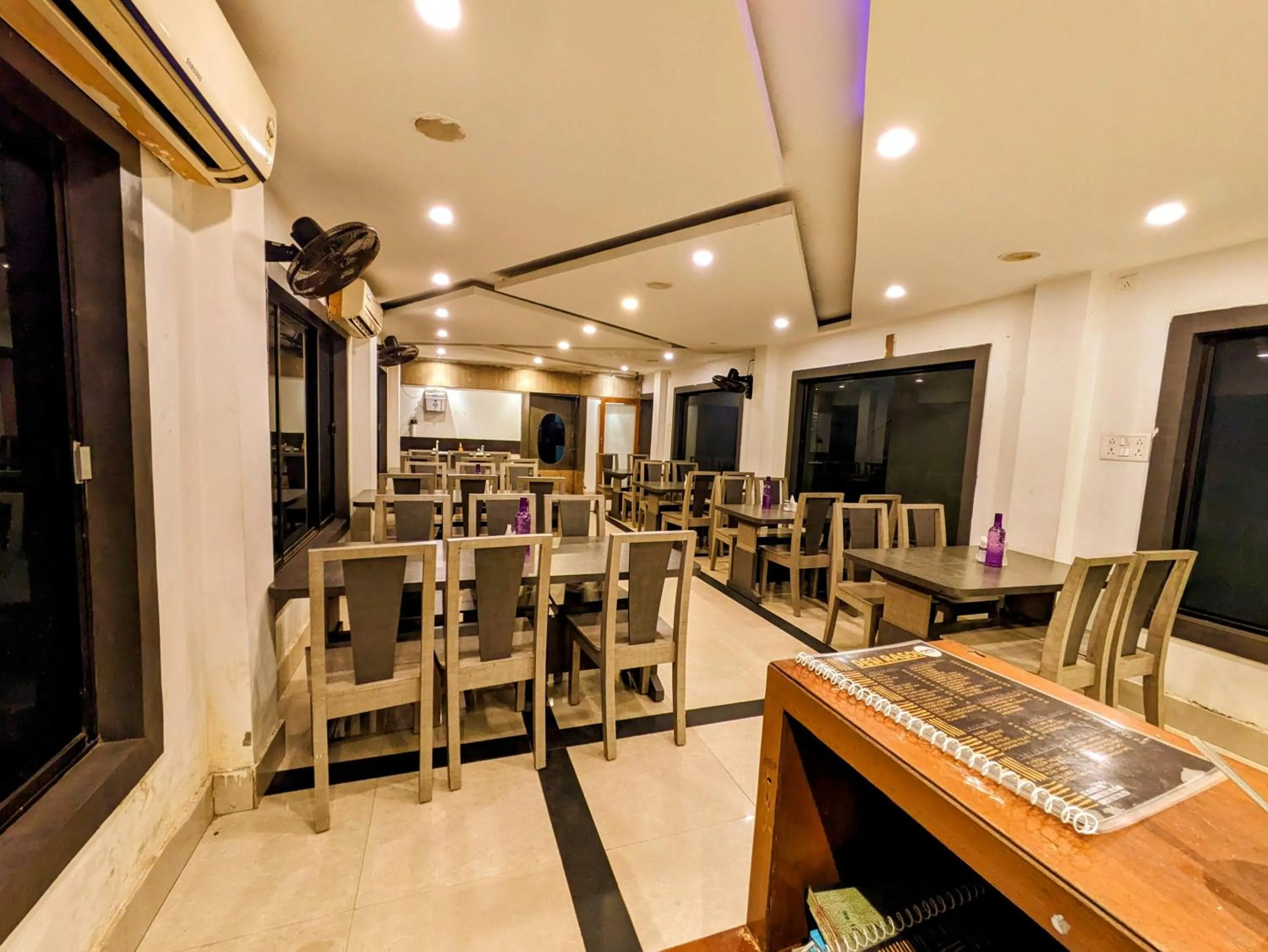 Restaurant/places to eat in HOTEL SUN CITY