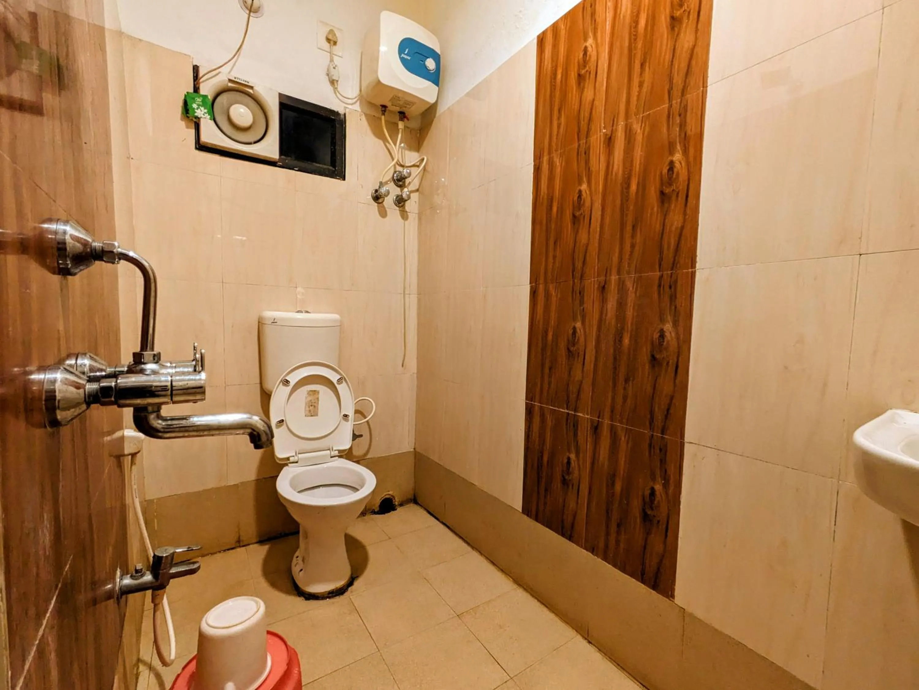 Shower in HOTEL SUN CITY