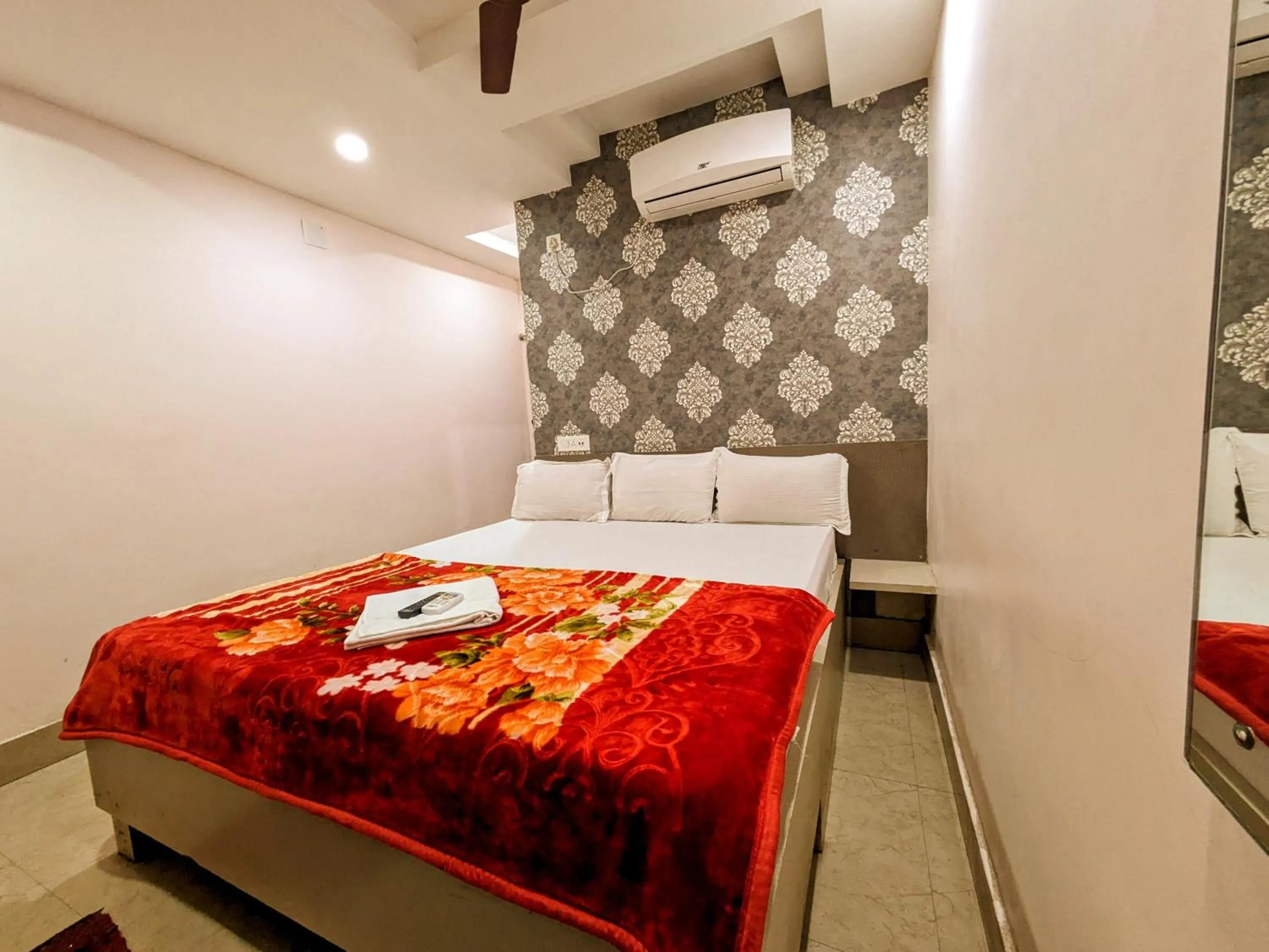 Bed in HOTEL SUN CITY