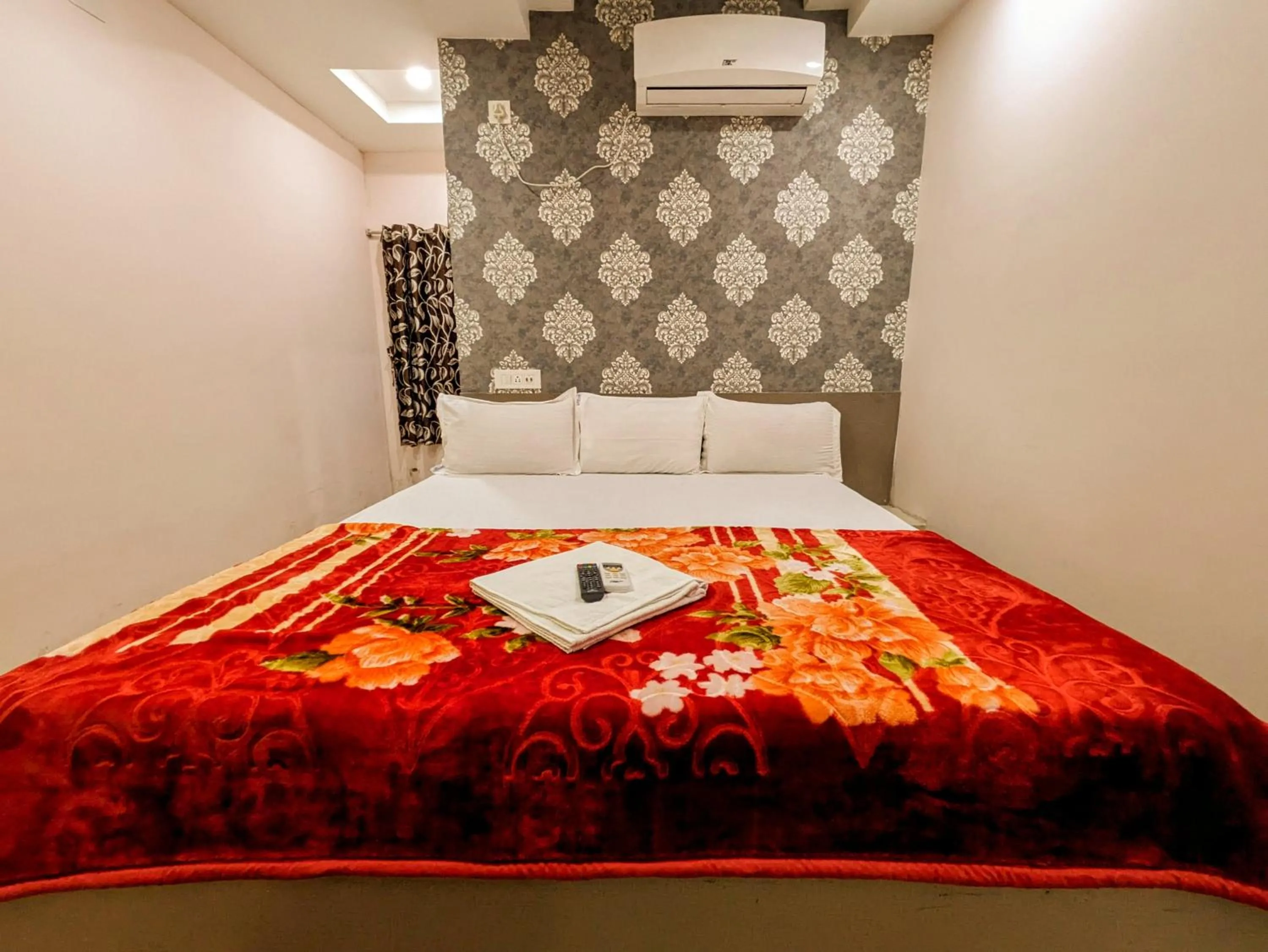 Bed in HOTEL SUN CITY