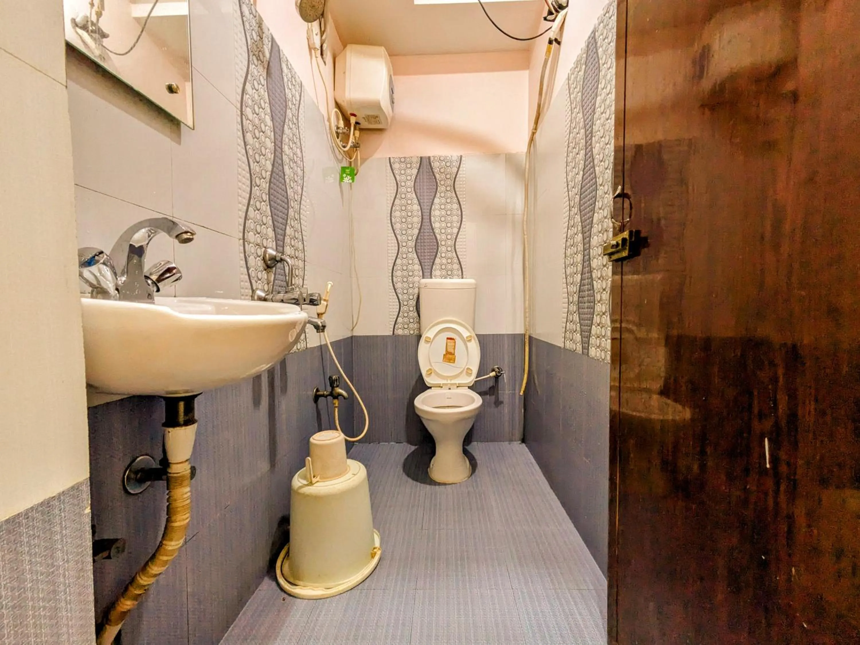 Toilet in HOTEL SUN CITY