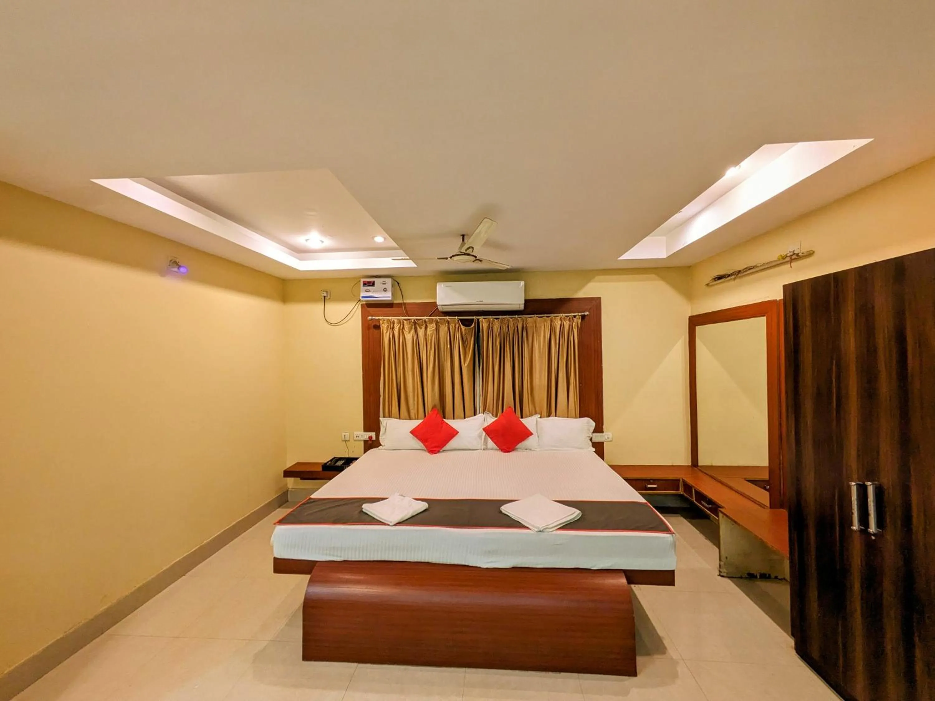 Bed in HOTEL SUN CITY