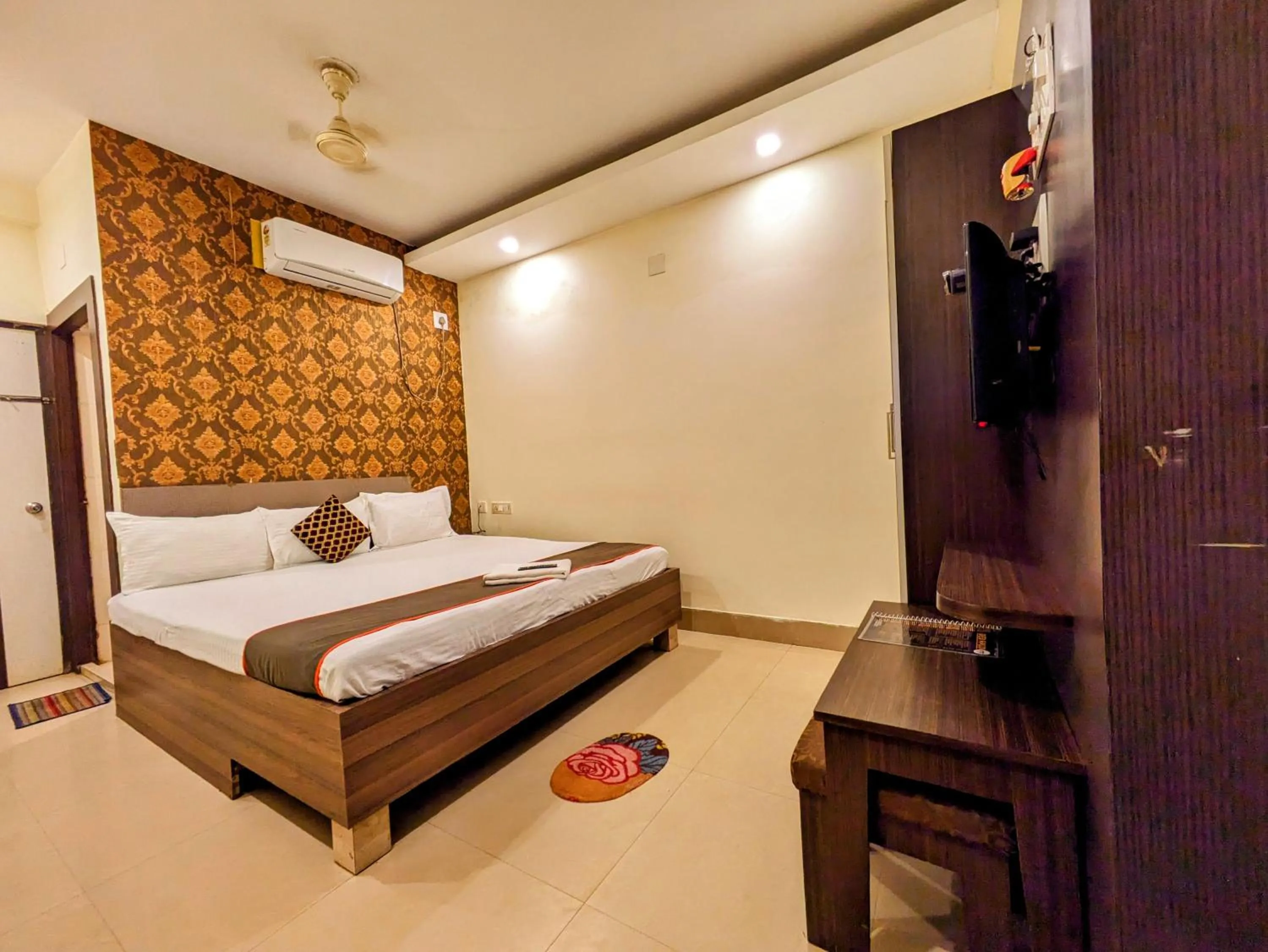 Bed in HOTEL SUN CITY