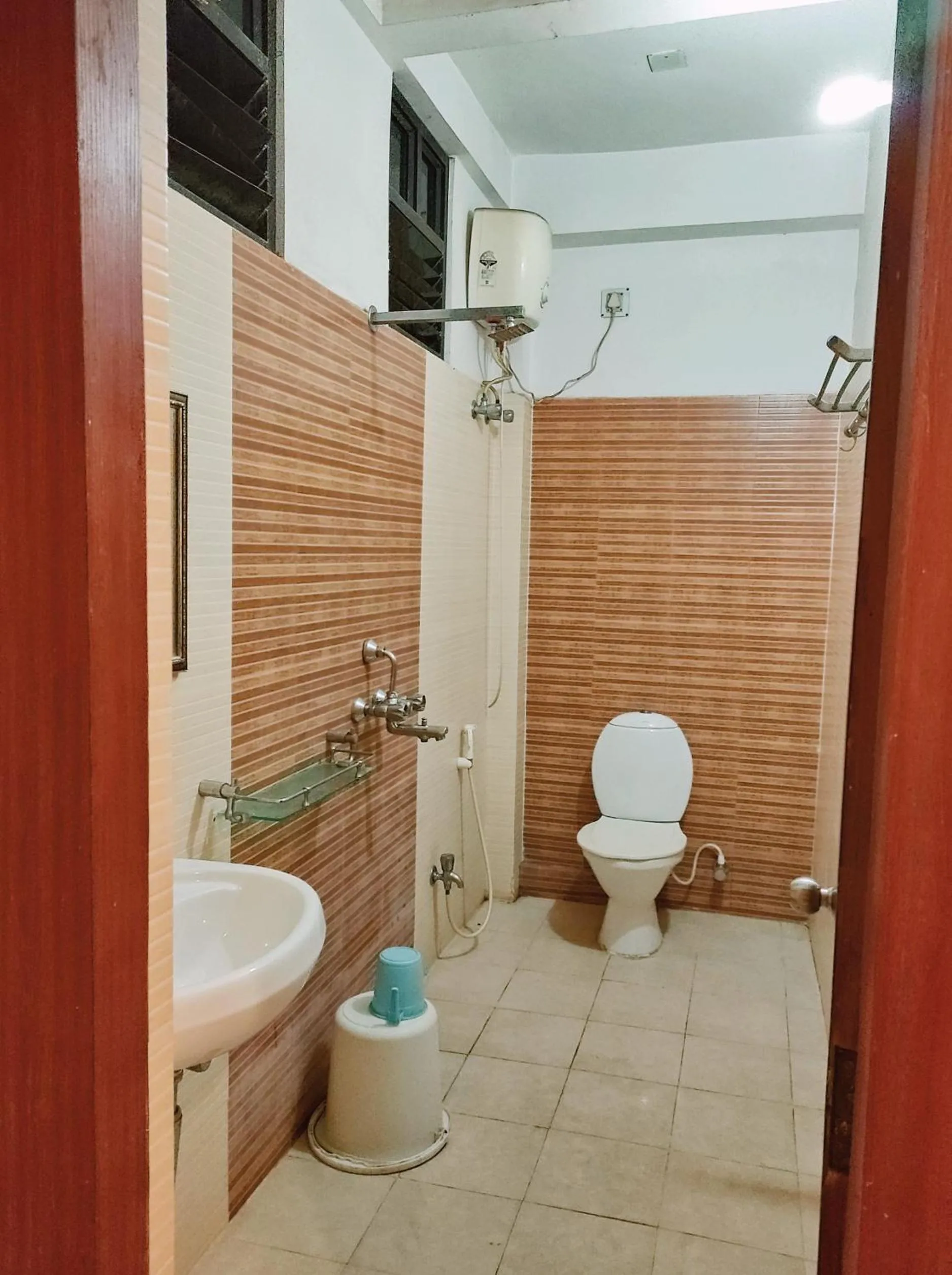 Shower in HOTEL SUN CITY