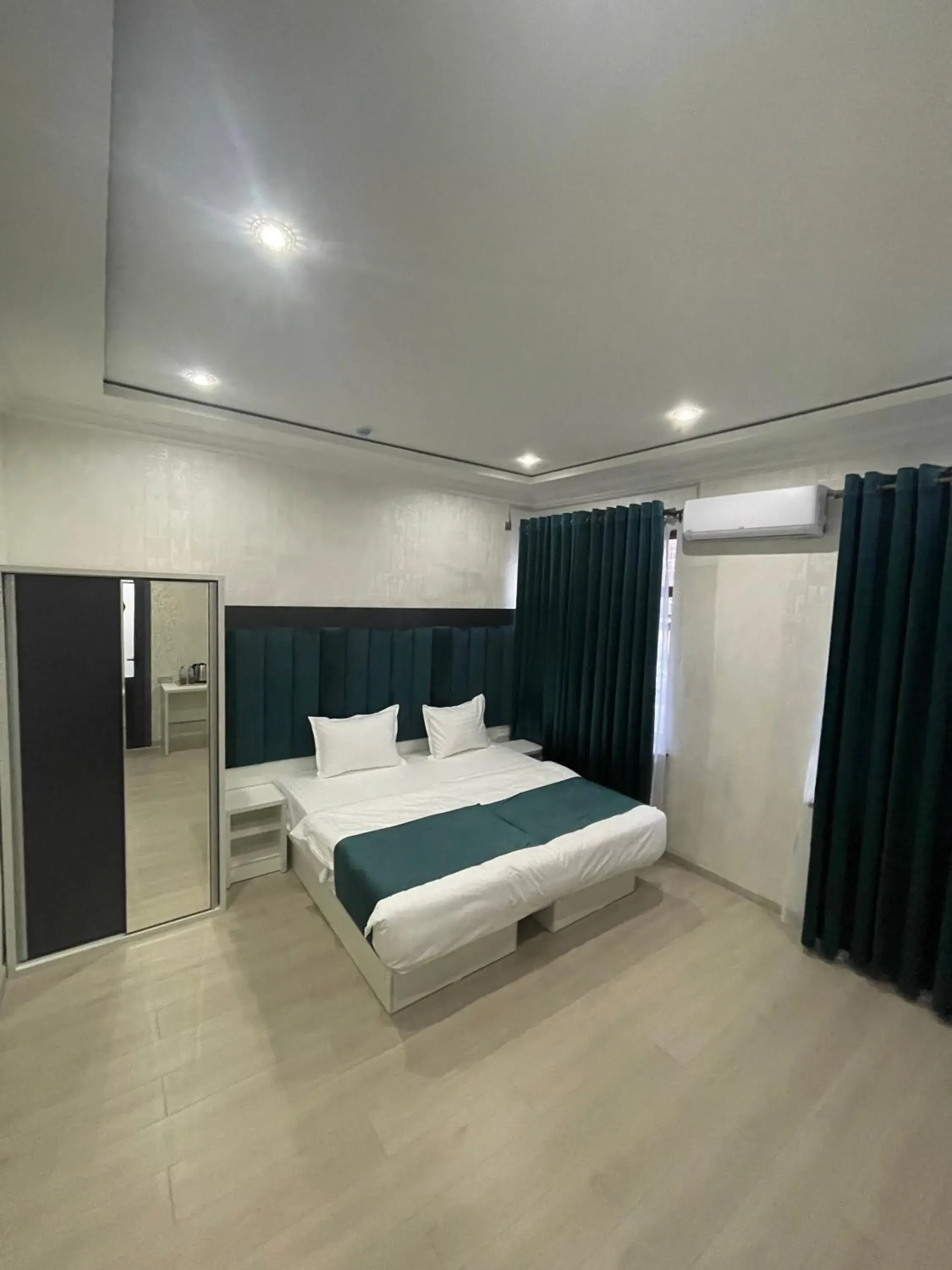 Superior King Room - single occupancy in Loft Hotel Superior King Room - single occupancy in Loft Hotel