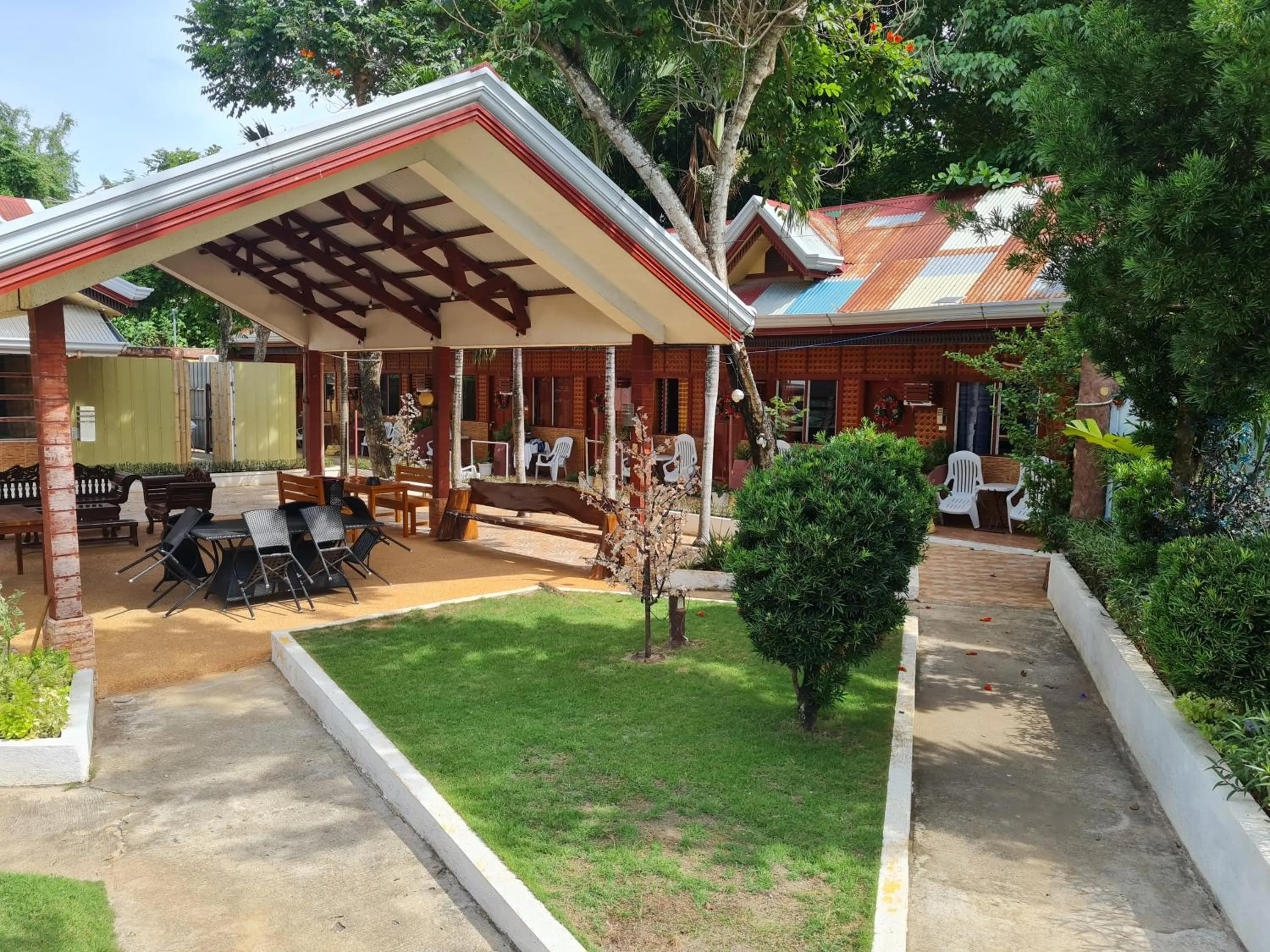 Dining area in Alona Hidden Dream Resort by SMS Hospitality