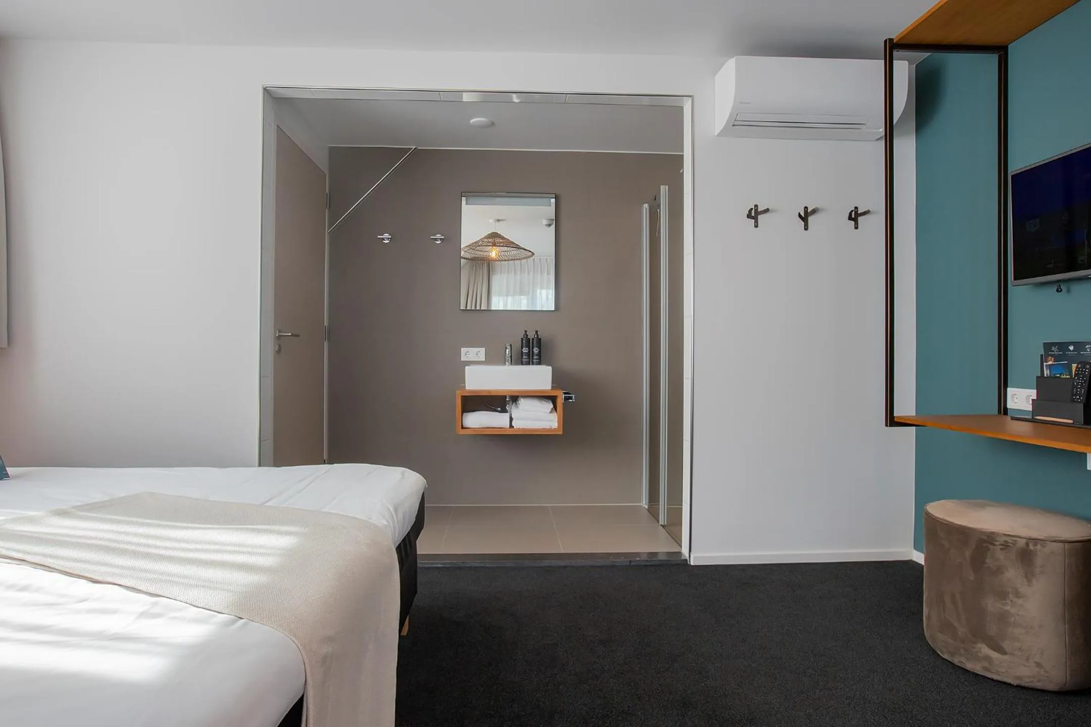 Bathroom, Bed in Boutique Hotel Texel