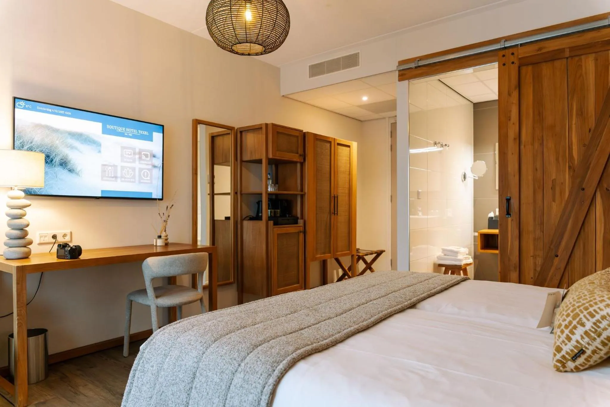 Bathroom, Bed in Boutique Hotel Texel