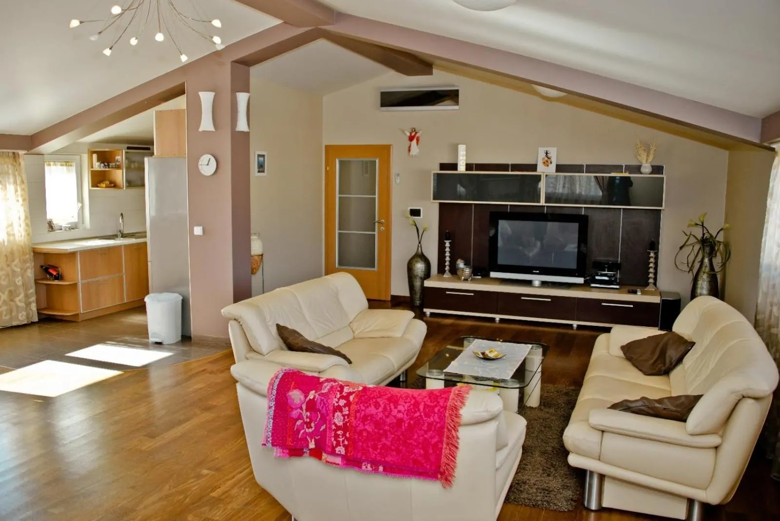 Apartment St James