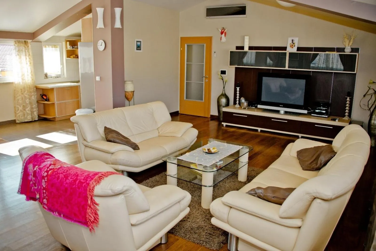 Apartment St James