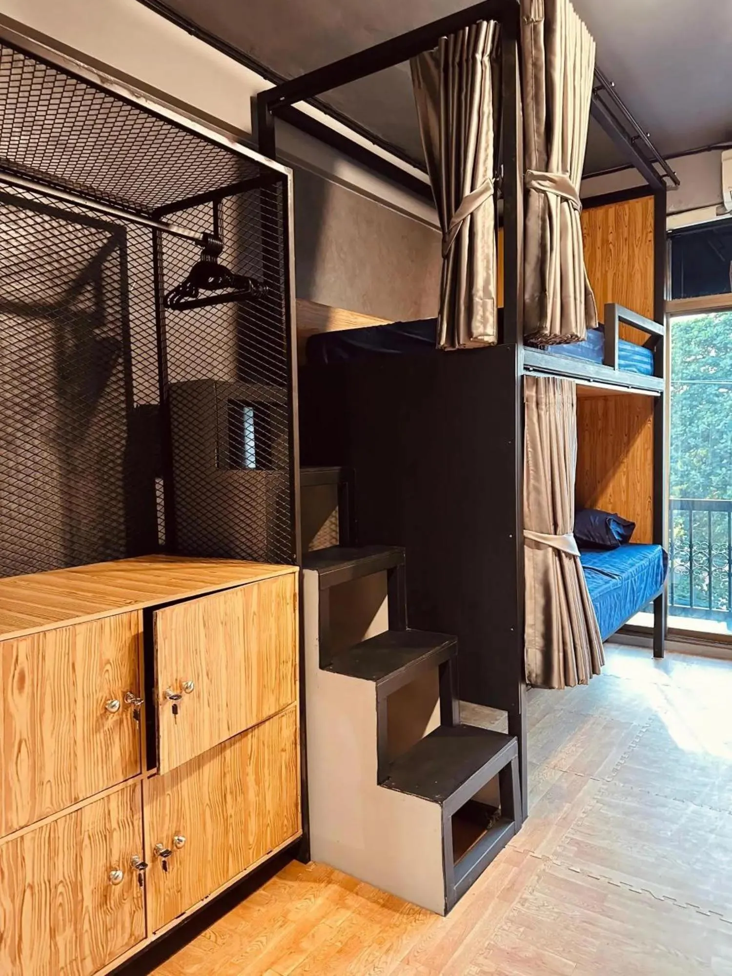 Hostel Friends Station & Cafe