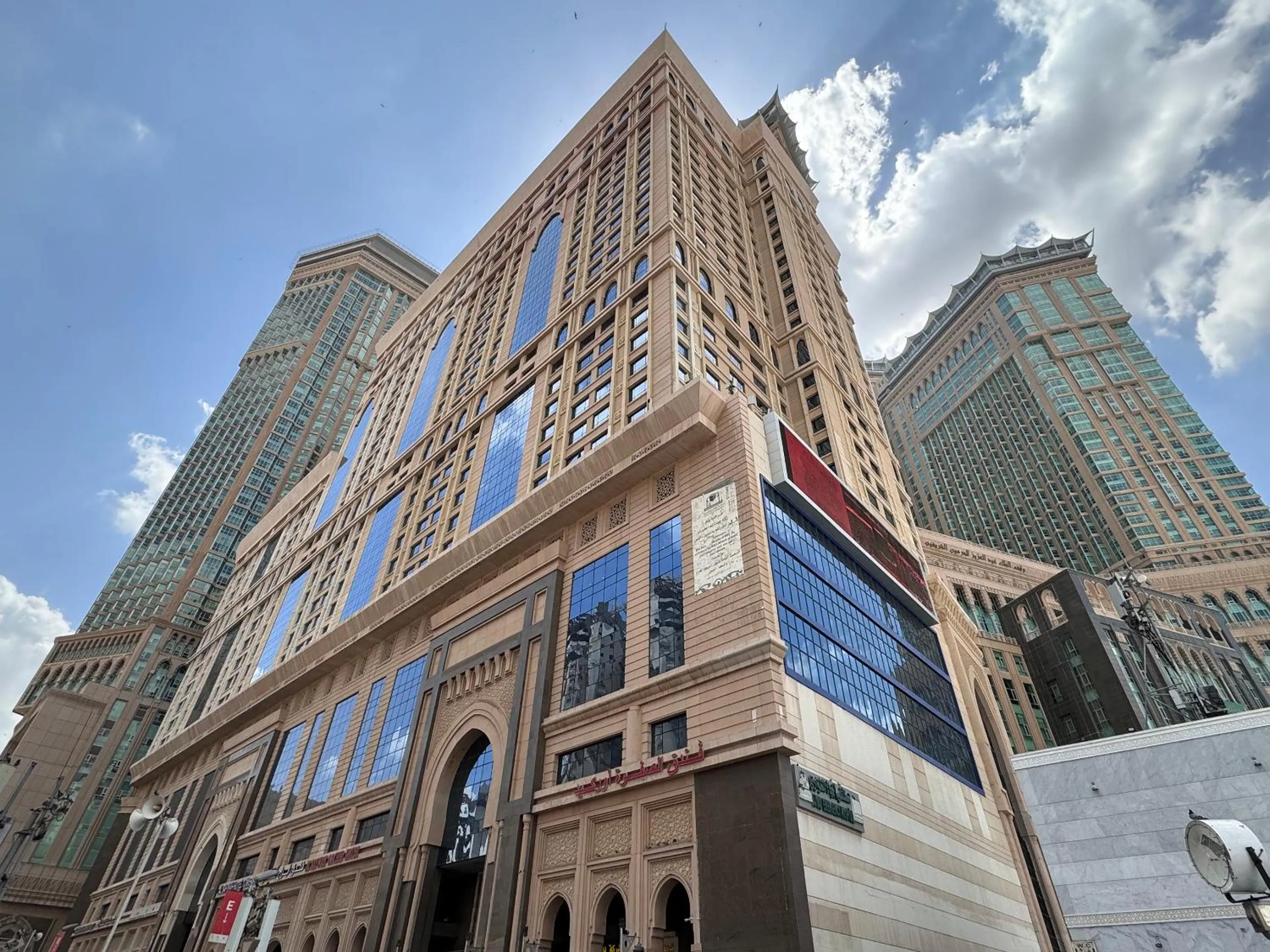 Property building in فندق الصفوة البرج الثالث Al Safwah Hotel Third Tower 3