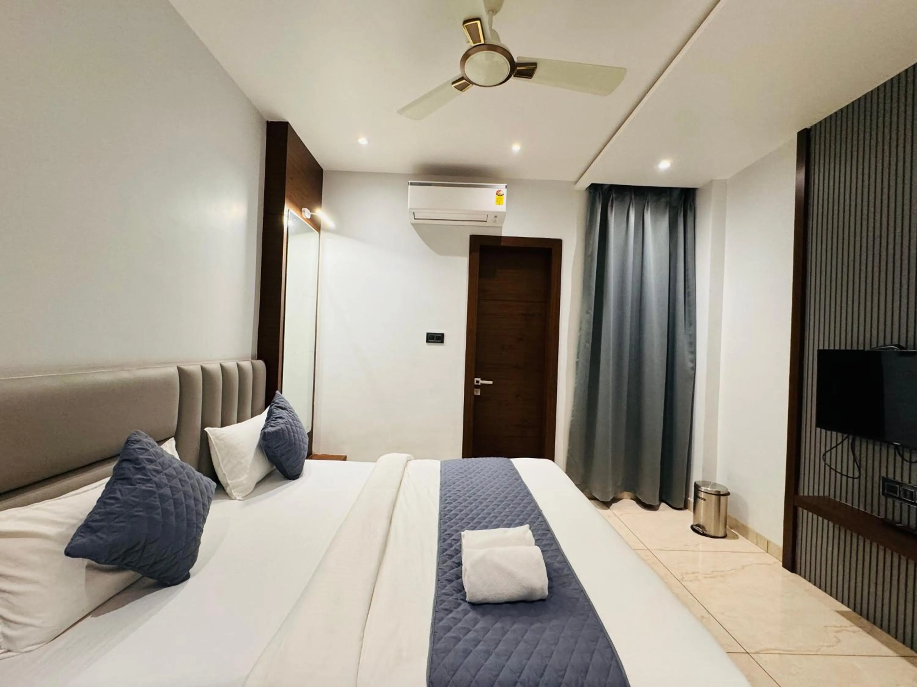 Bed in Hotel Rajdev INN