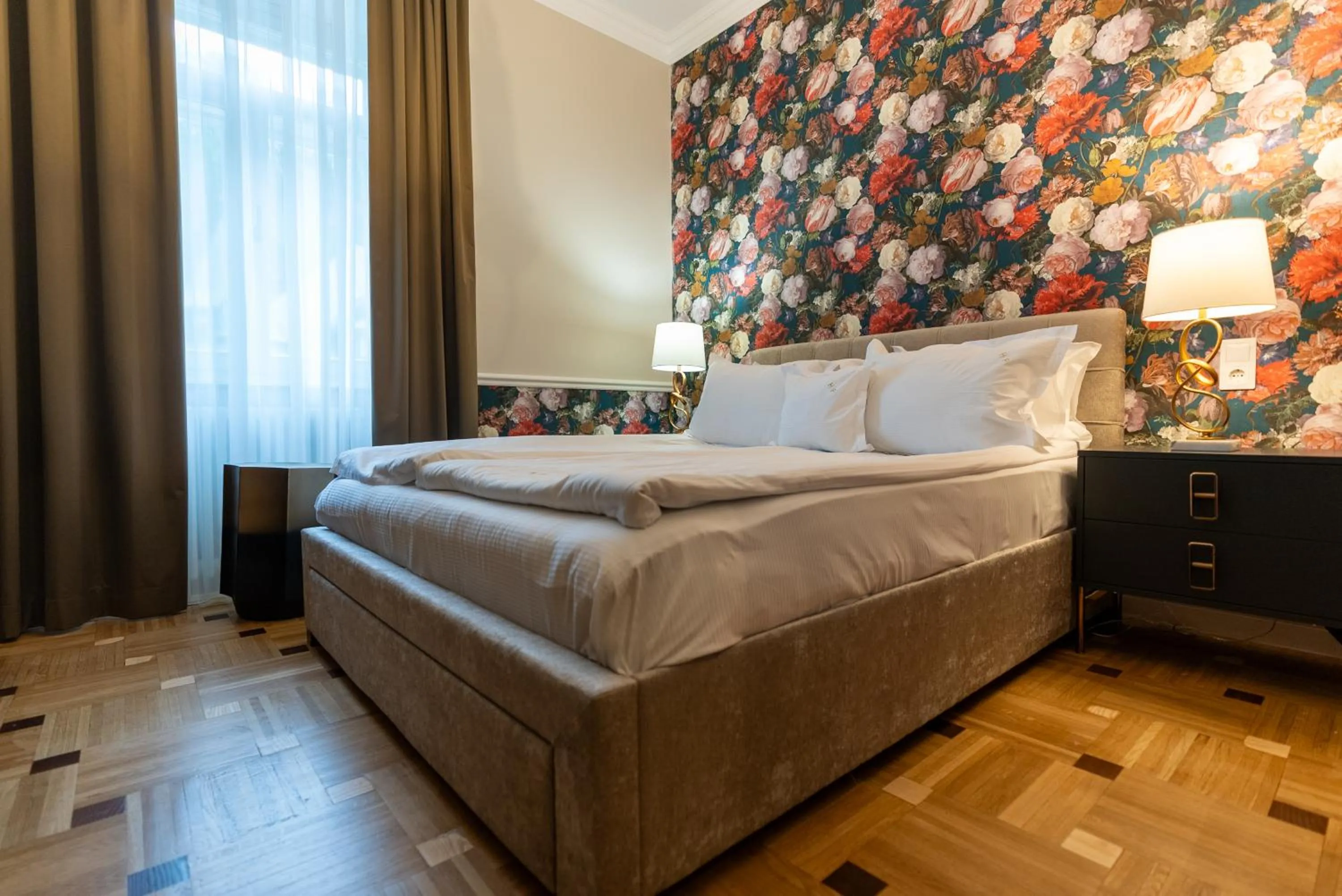 Photo of the whole room, Bed in Hotel Palace