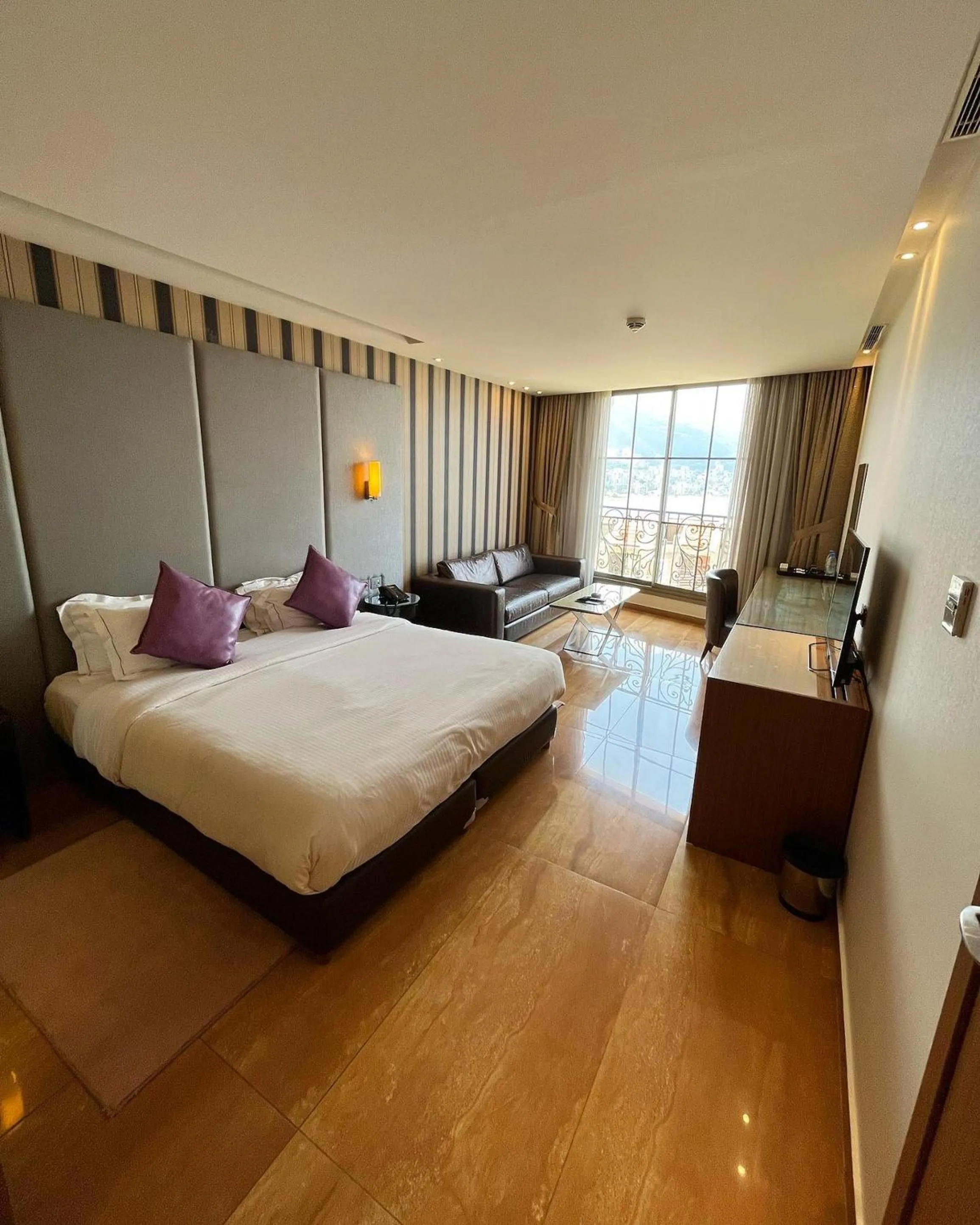 Photo of the whole room, Bed in Monte Cassino