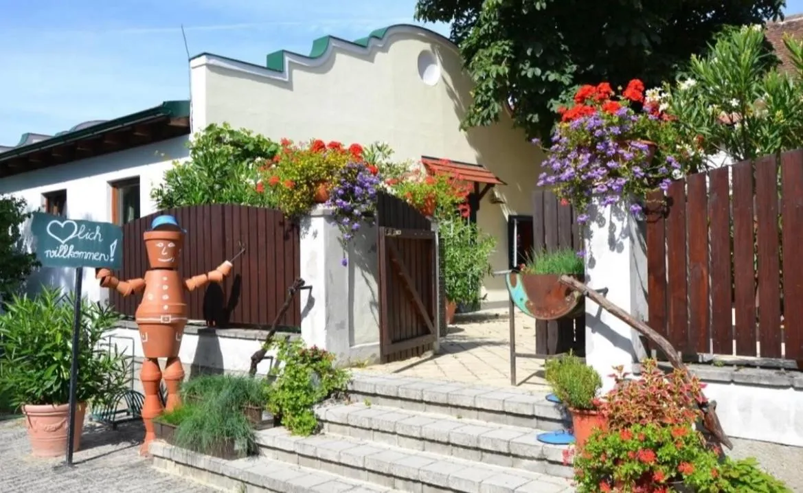 Restaurant/places to eat in Landgasthof Faymann