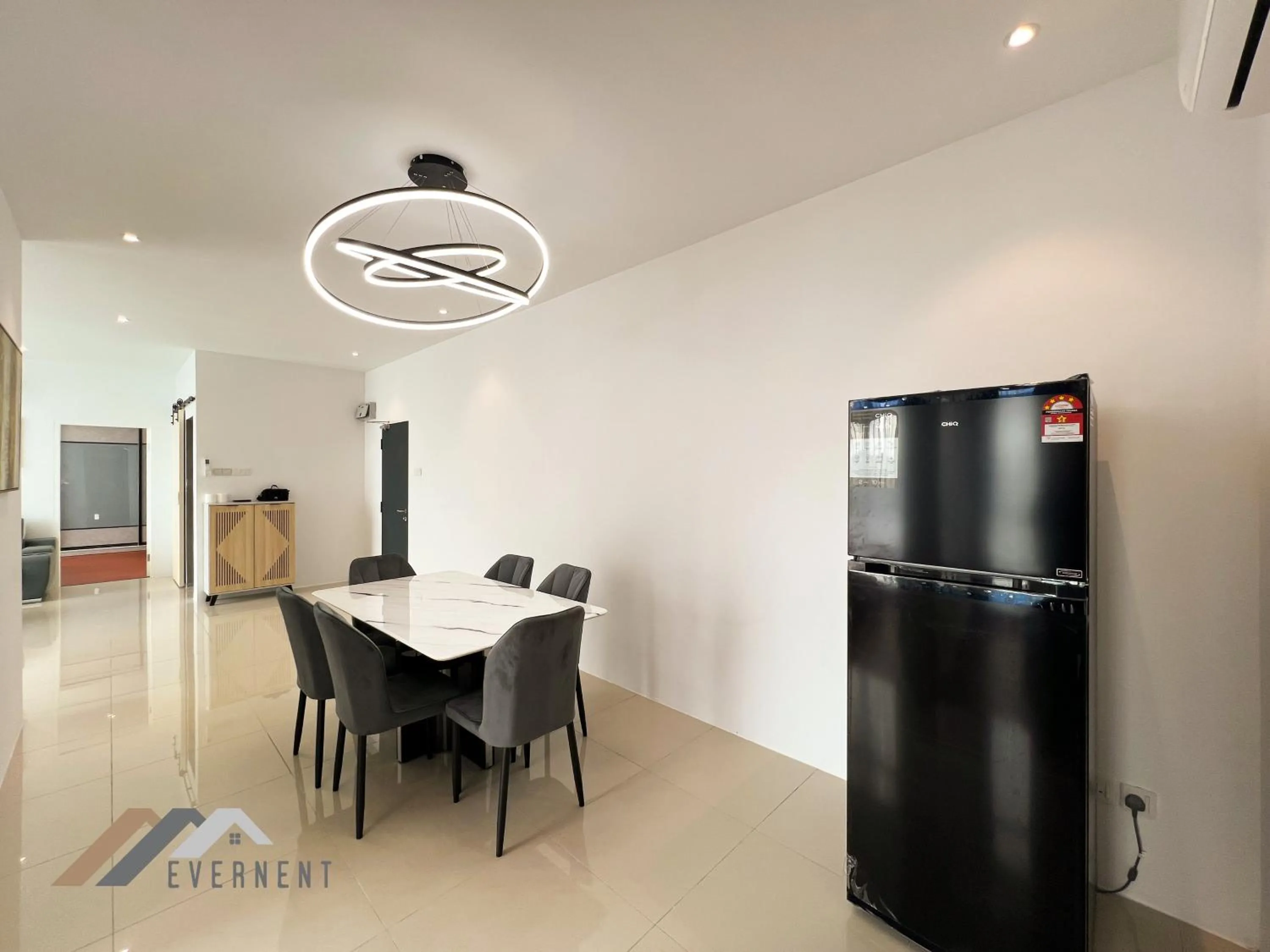 Dining area in Suites Homestay by Evernent
