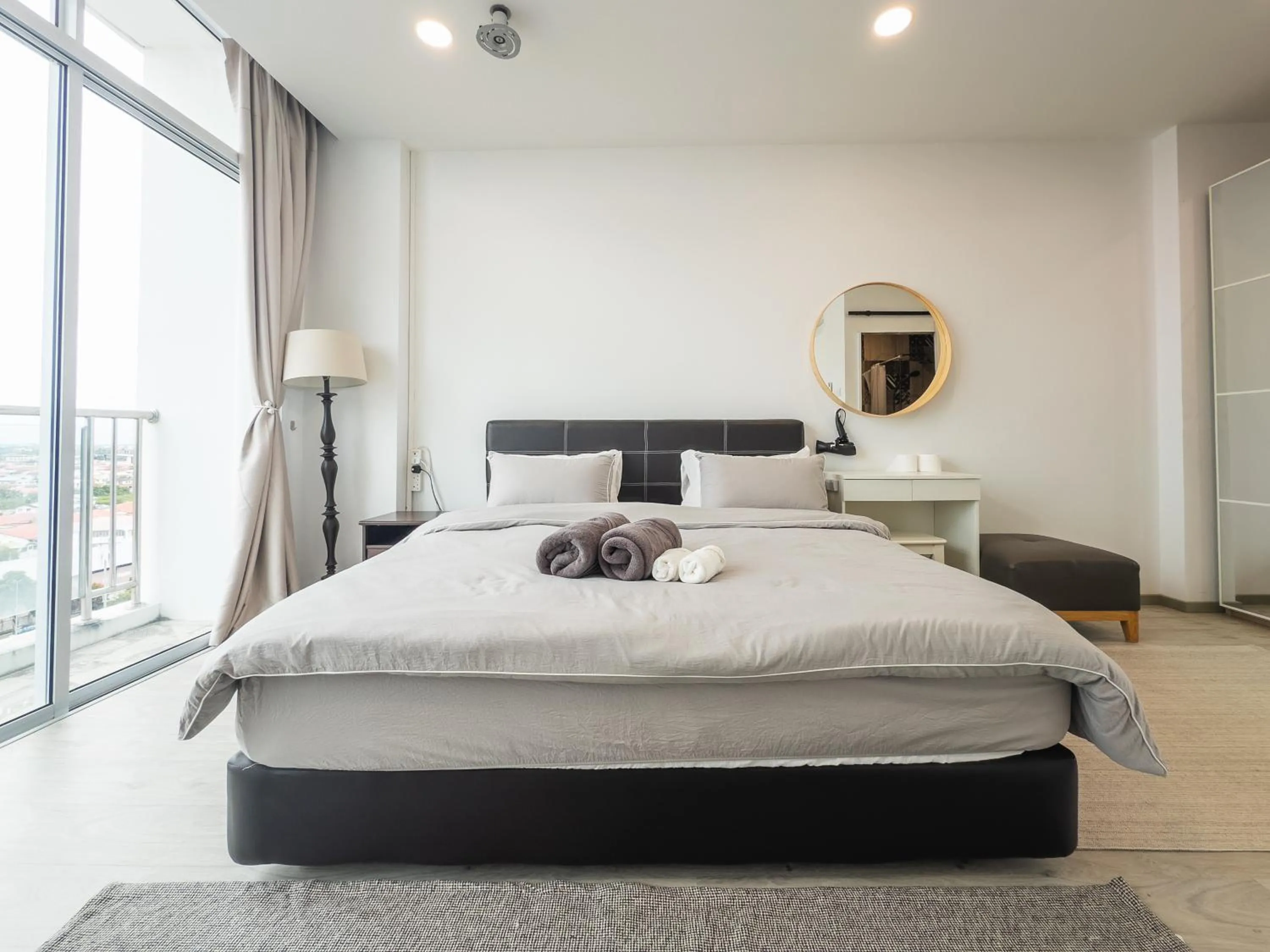 Bed in Suites Homestay by Evernent