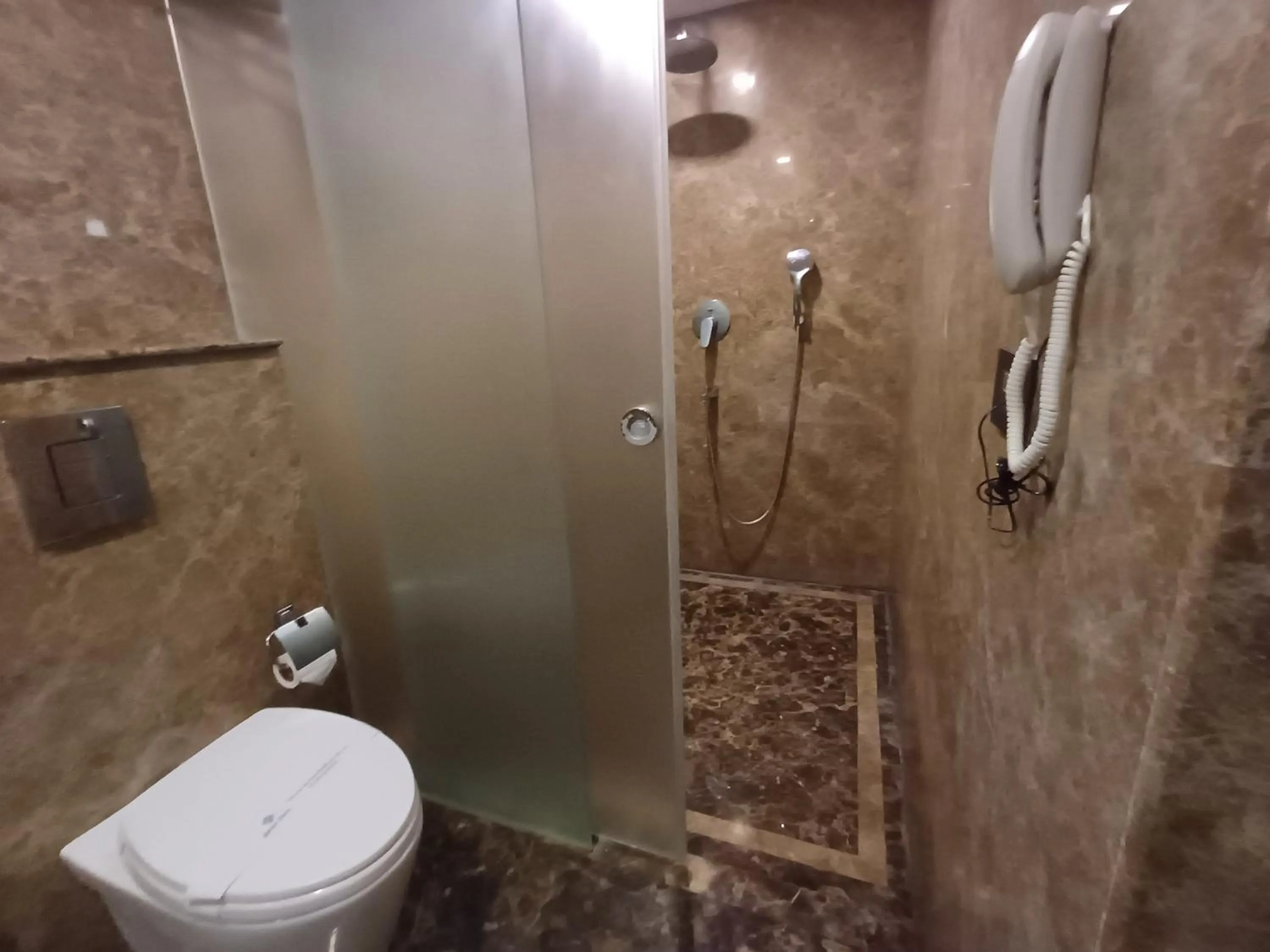 Bathroom in Hotel Benzz Park Chennai