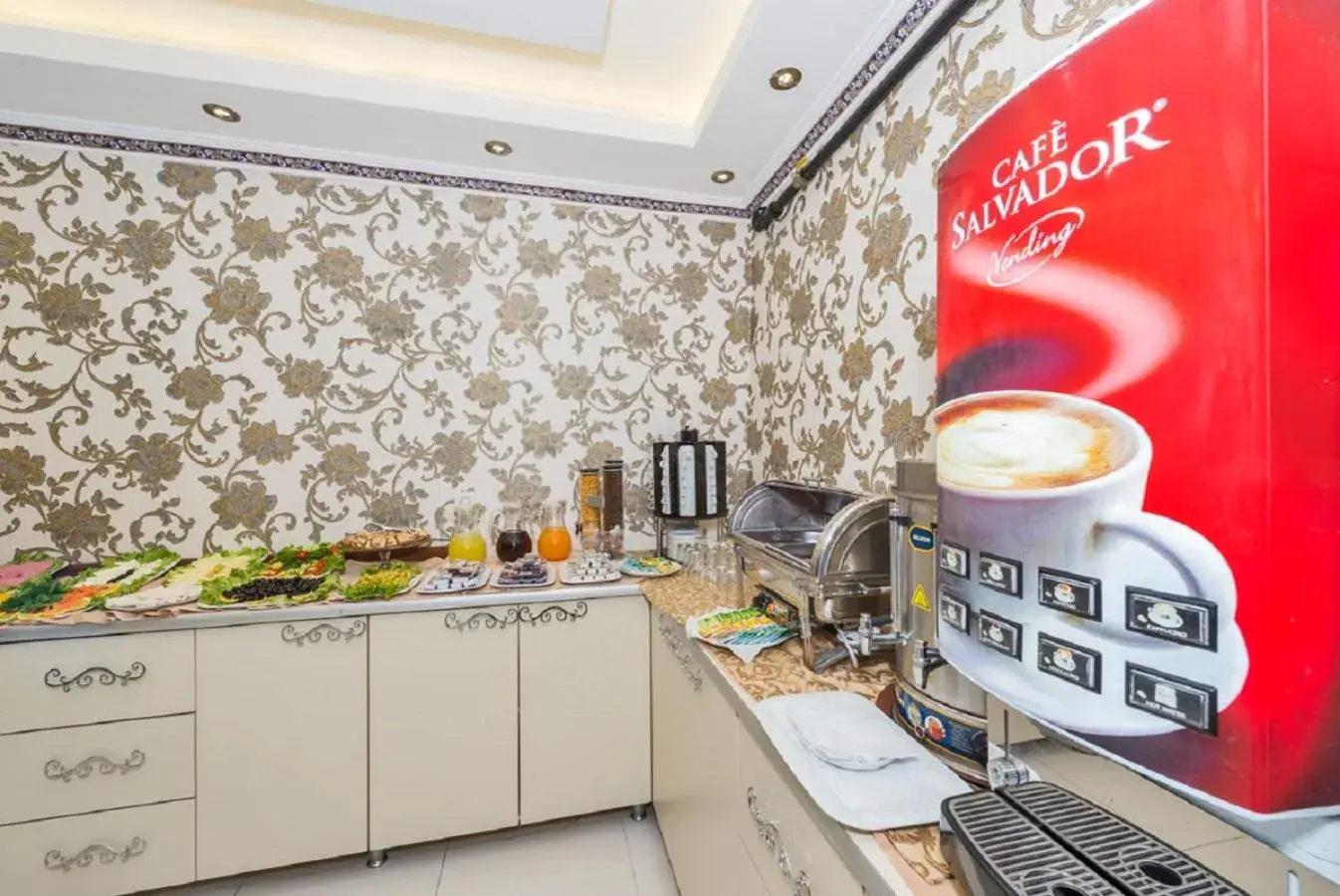 Restaurant/places to eat in Raimond Hotel Restaurant/places to eat in Raimond Hotel