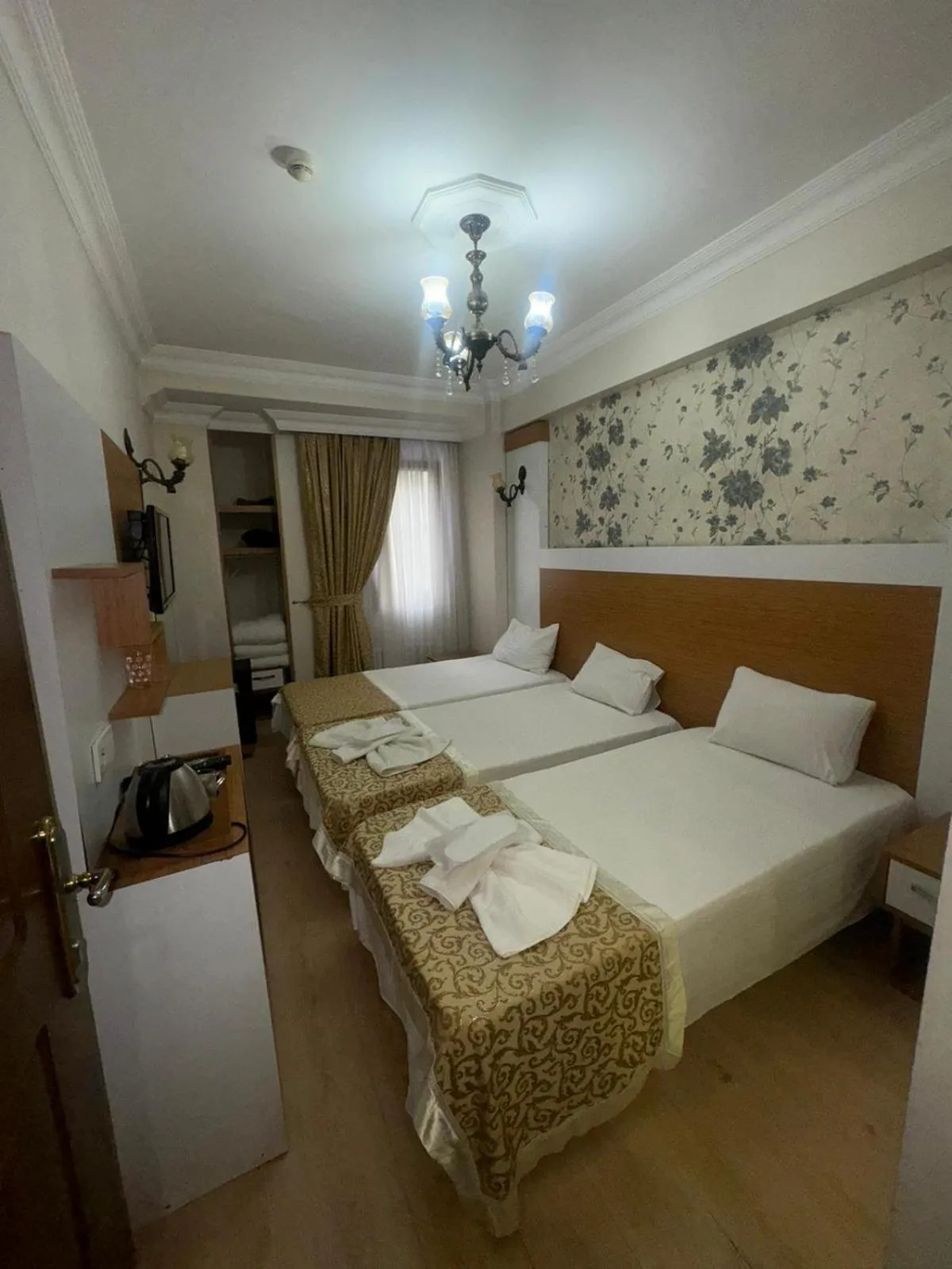 Photo of the whole room, Bed in Raimond Hotel