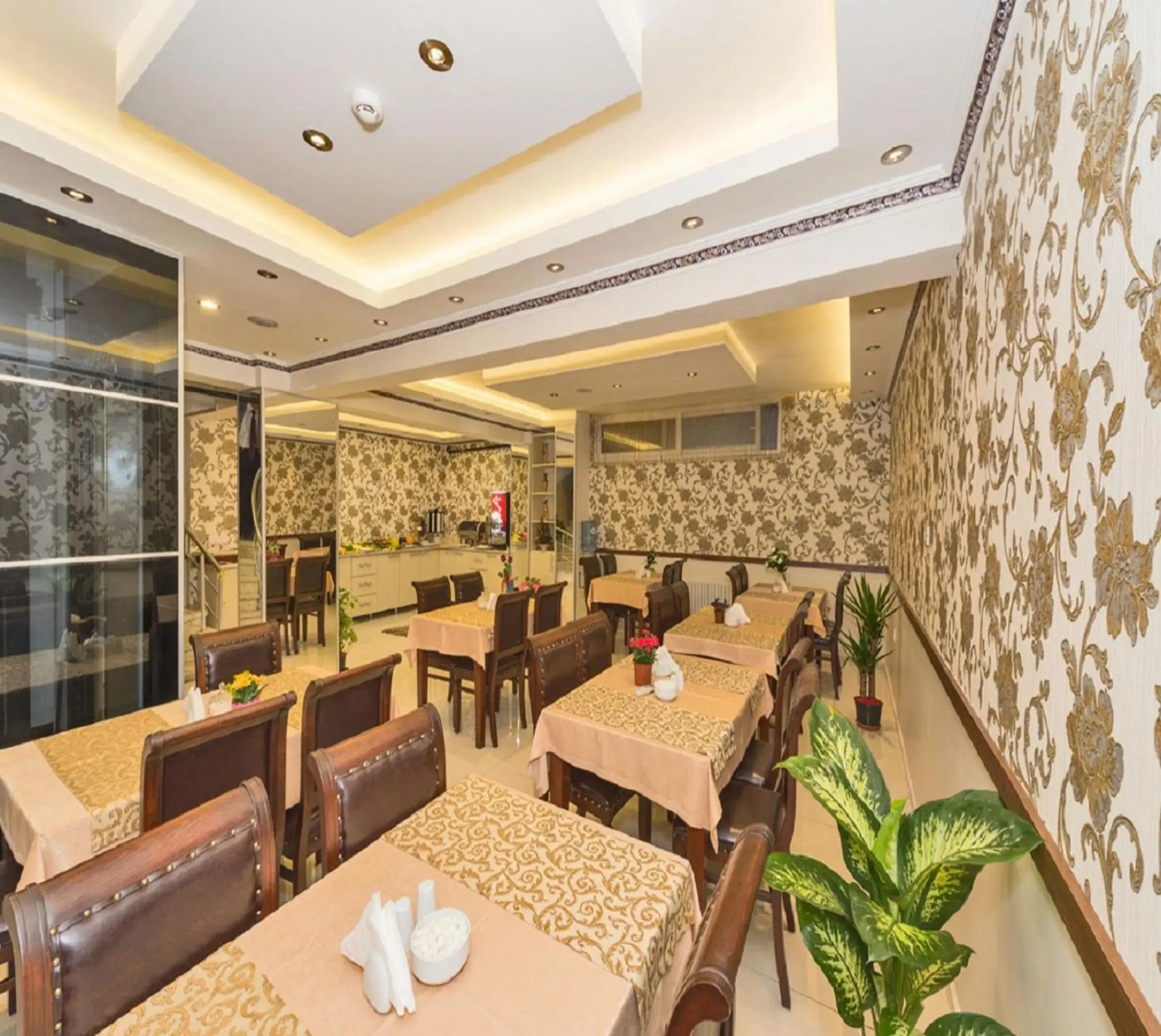 Restaurant/places to eat in Raimond Hotel Restaurant/places to eat in Raimond Hotel