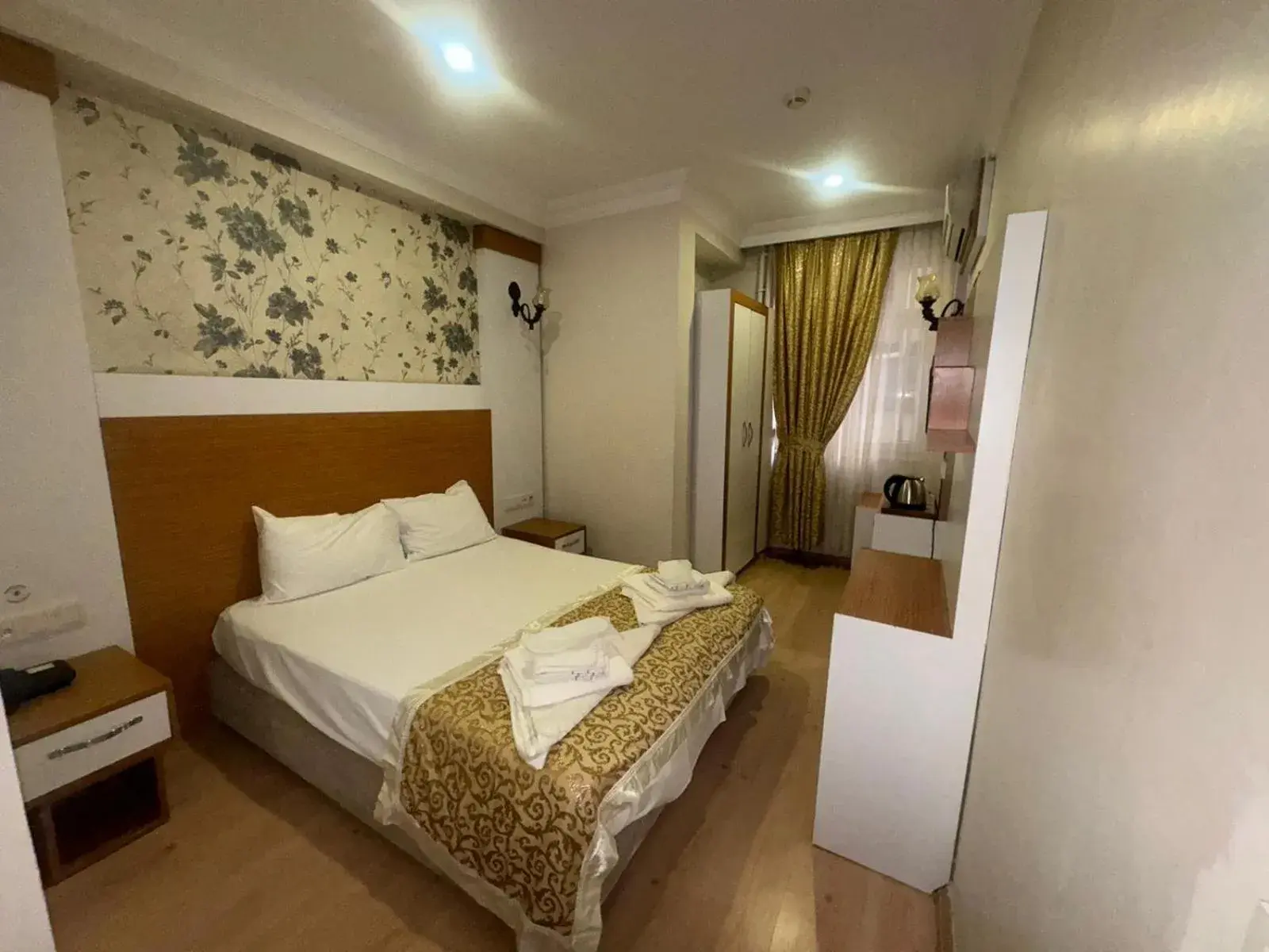 Photo of the whole room, Bed in Raimond Hotel Photo of the whole room, Bed in Raimond Hotel