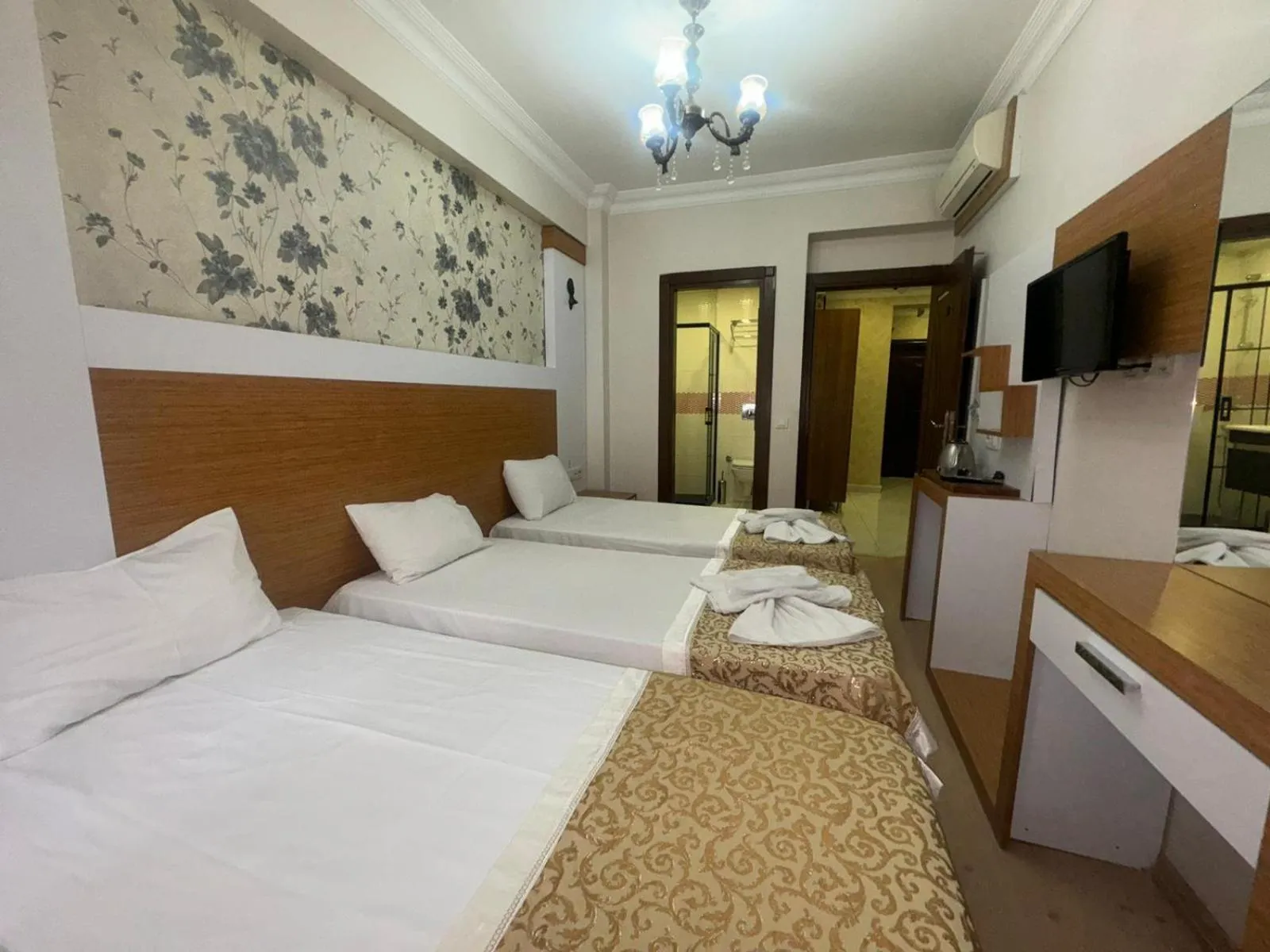 Photo of the whole room, Bed in Raimond Hotel