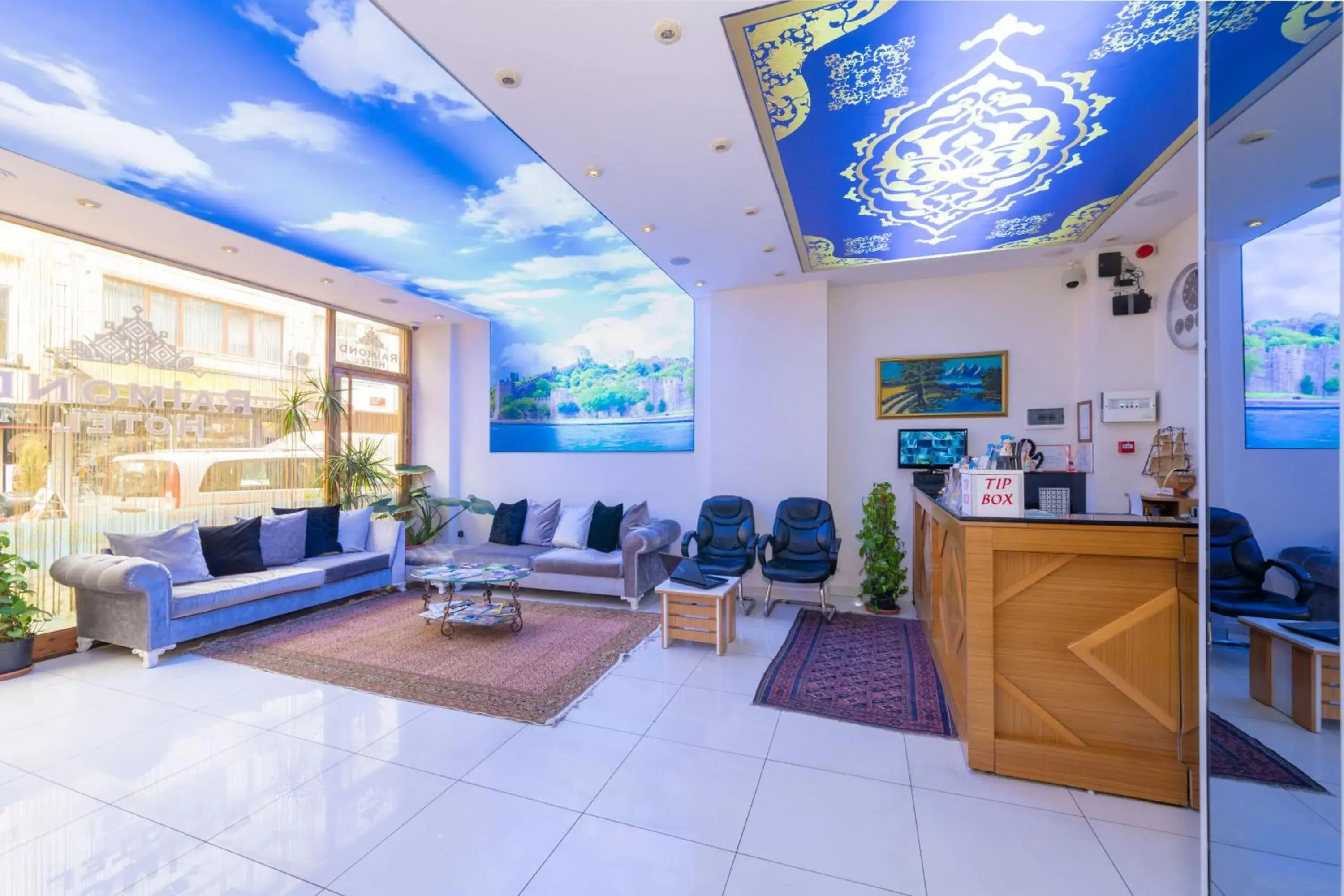 Lobby or reception in Raimond Hotel Lobby or reception in Raimond Hotel