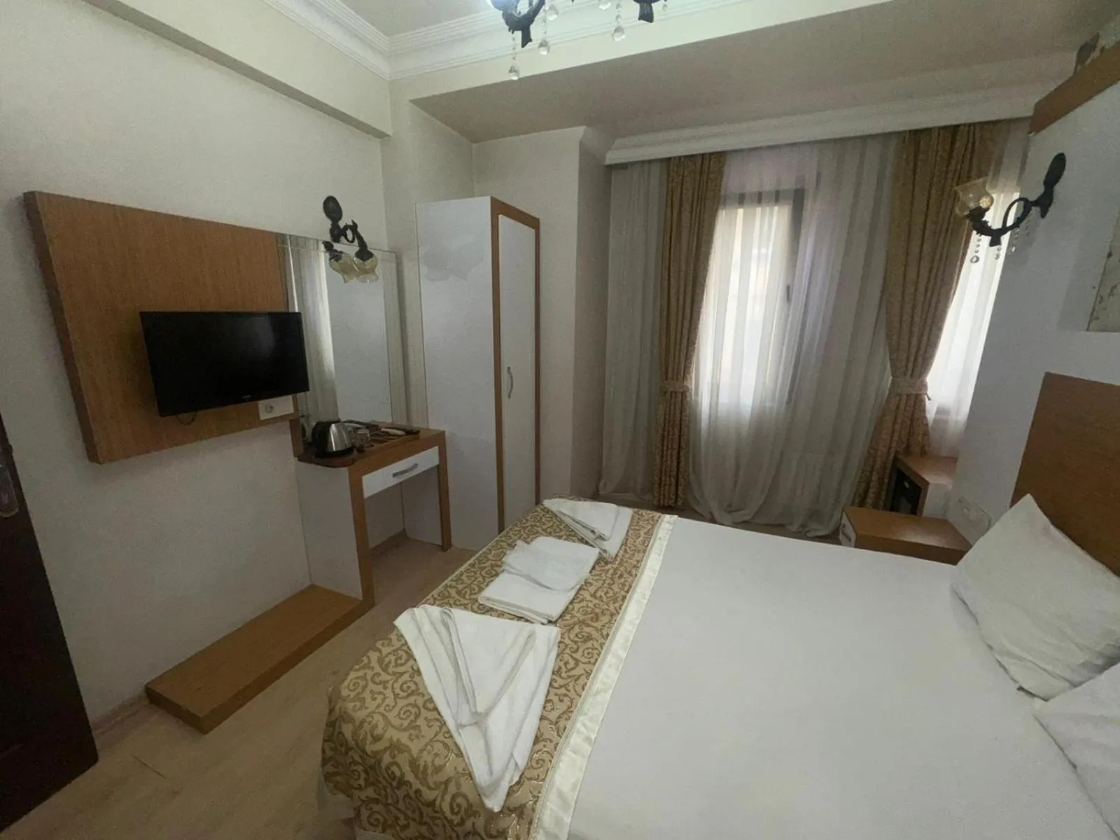 Bed in Raimond Hotel