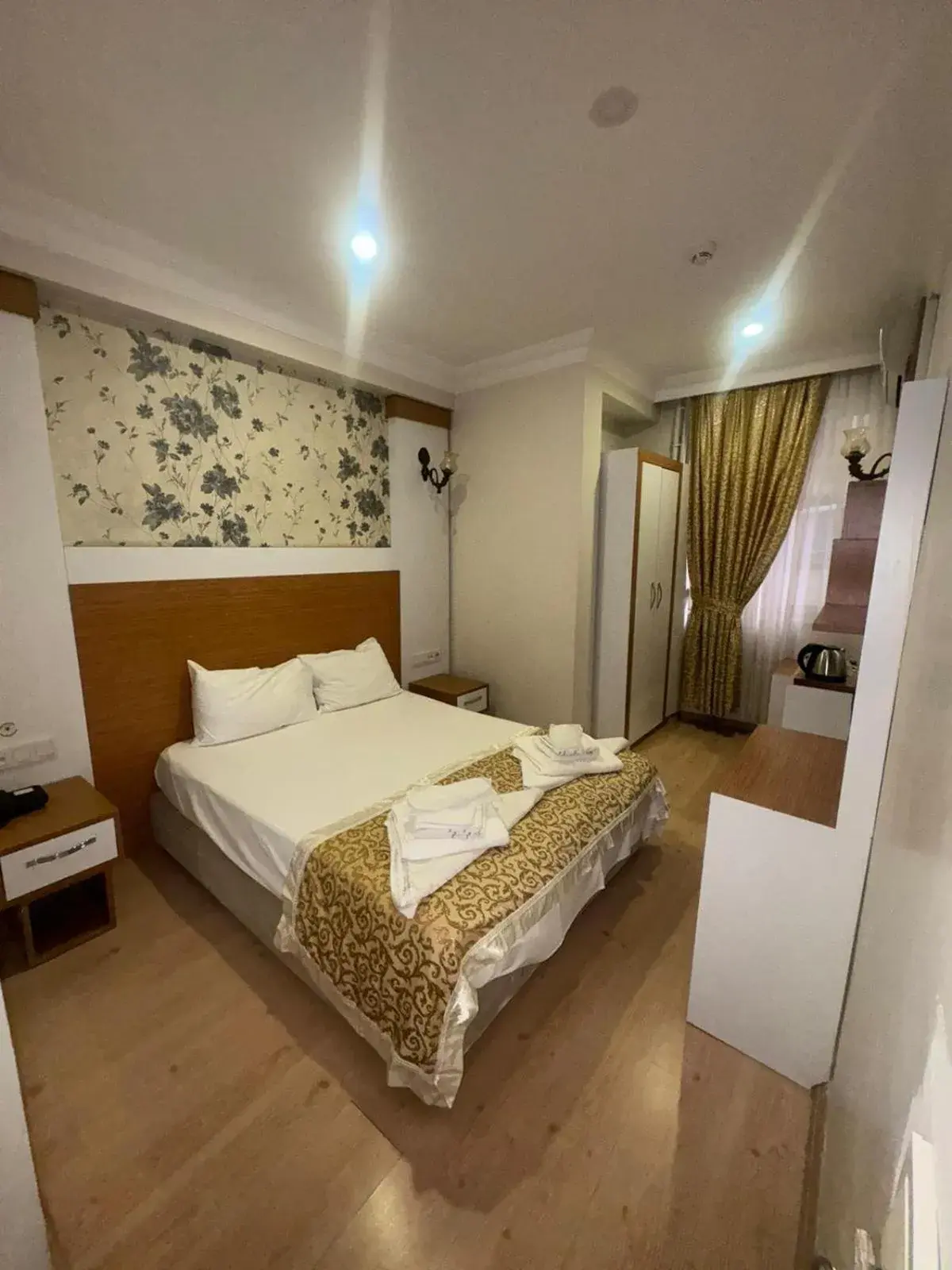 Photo of the whole room, Bed in Raimond Hotel Photo of the whole room, Bed in Raimond Hotel