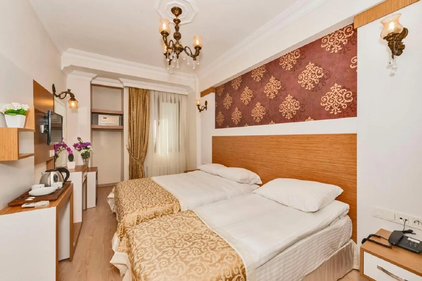 Bed in Raimond Hotel