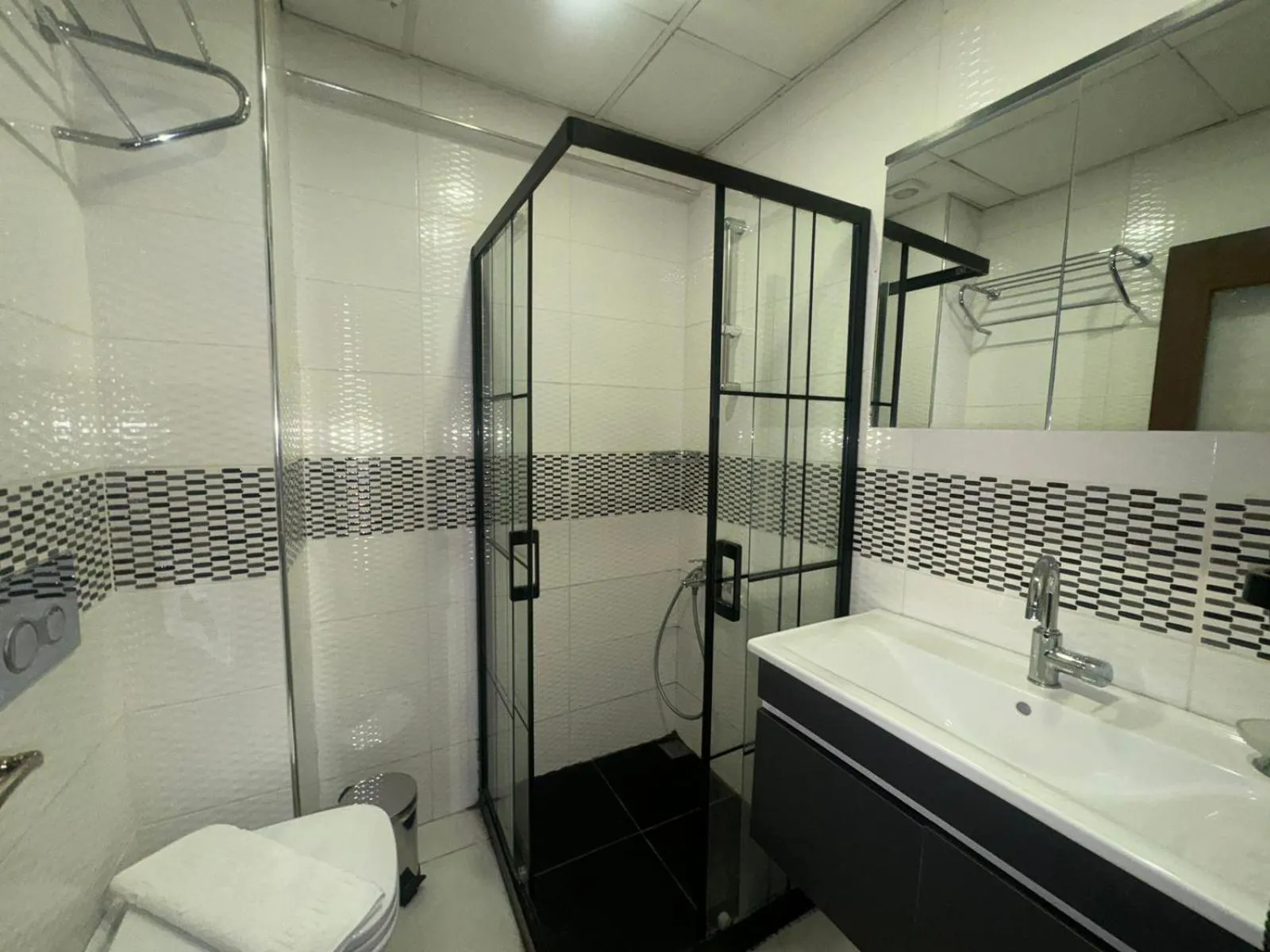 Bathroom in Raimond Hotel