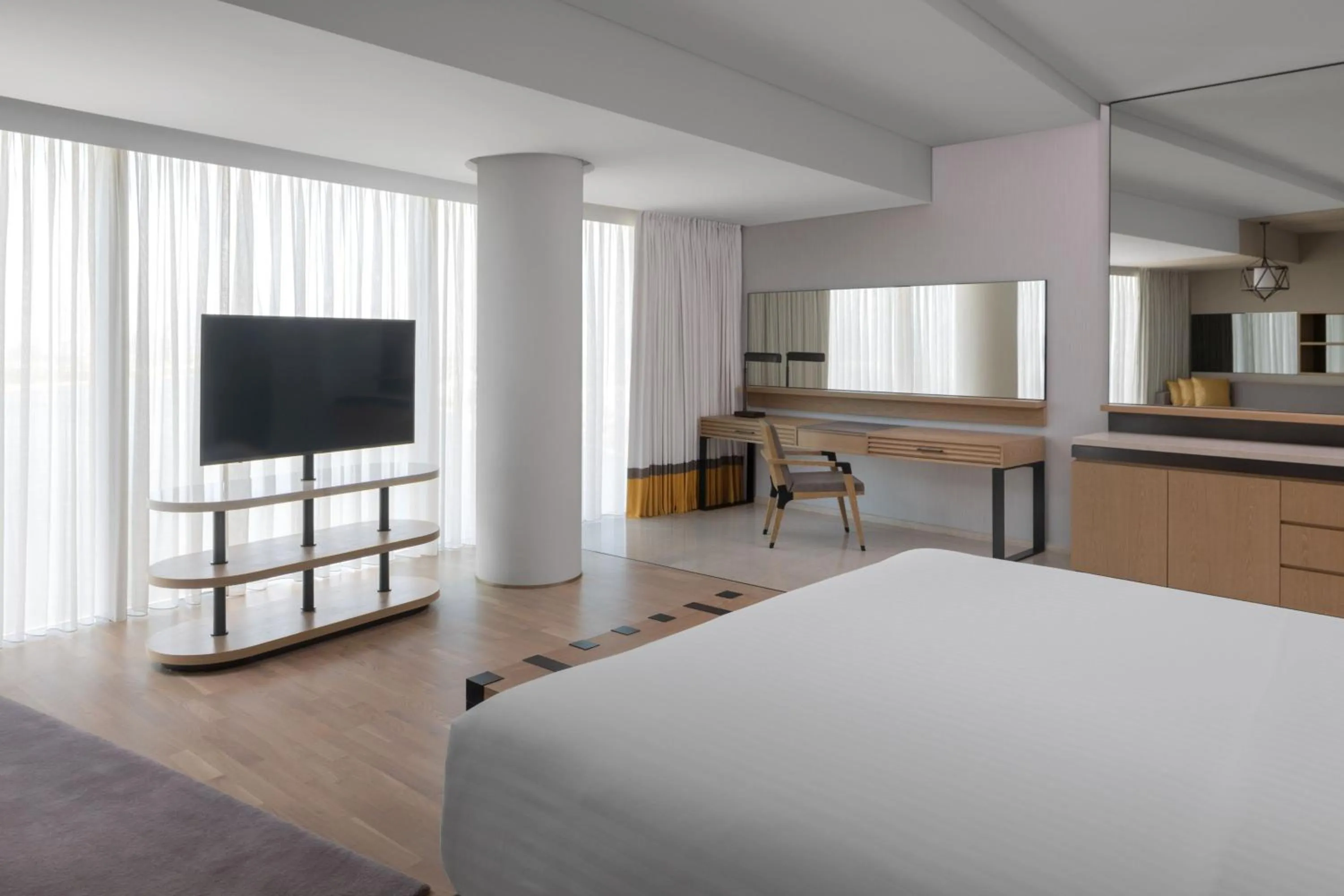 Lounge or bar, Bed in Marriott Marquis Dubai Creek