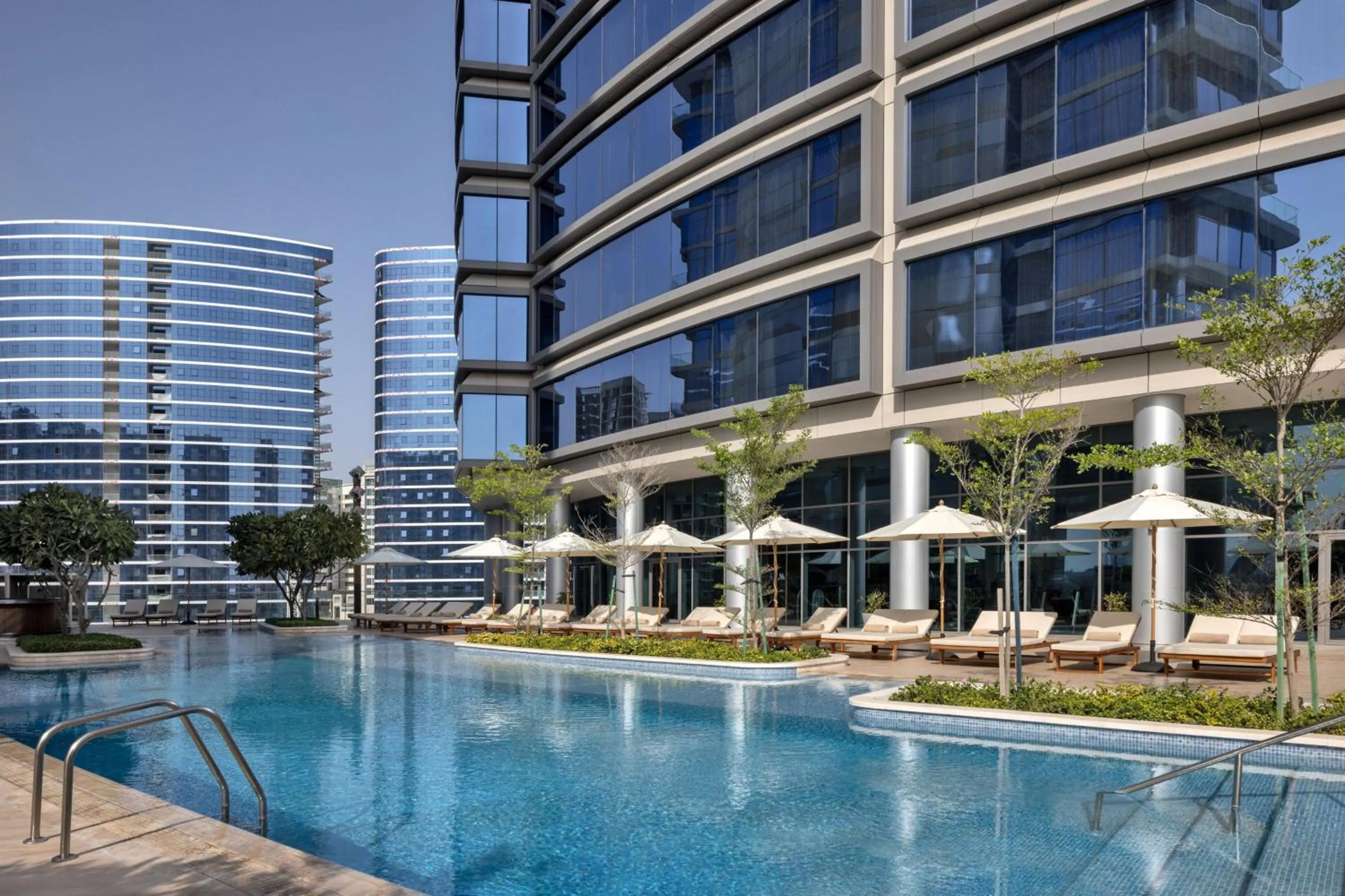 Swimming pool in Marriott Marquis Dubai Creek