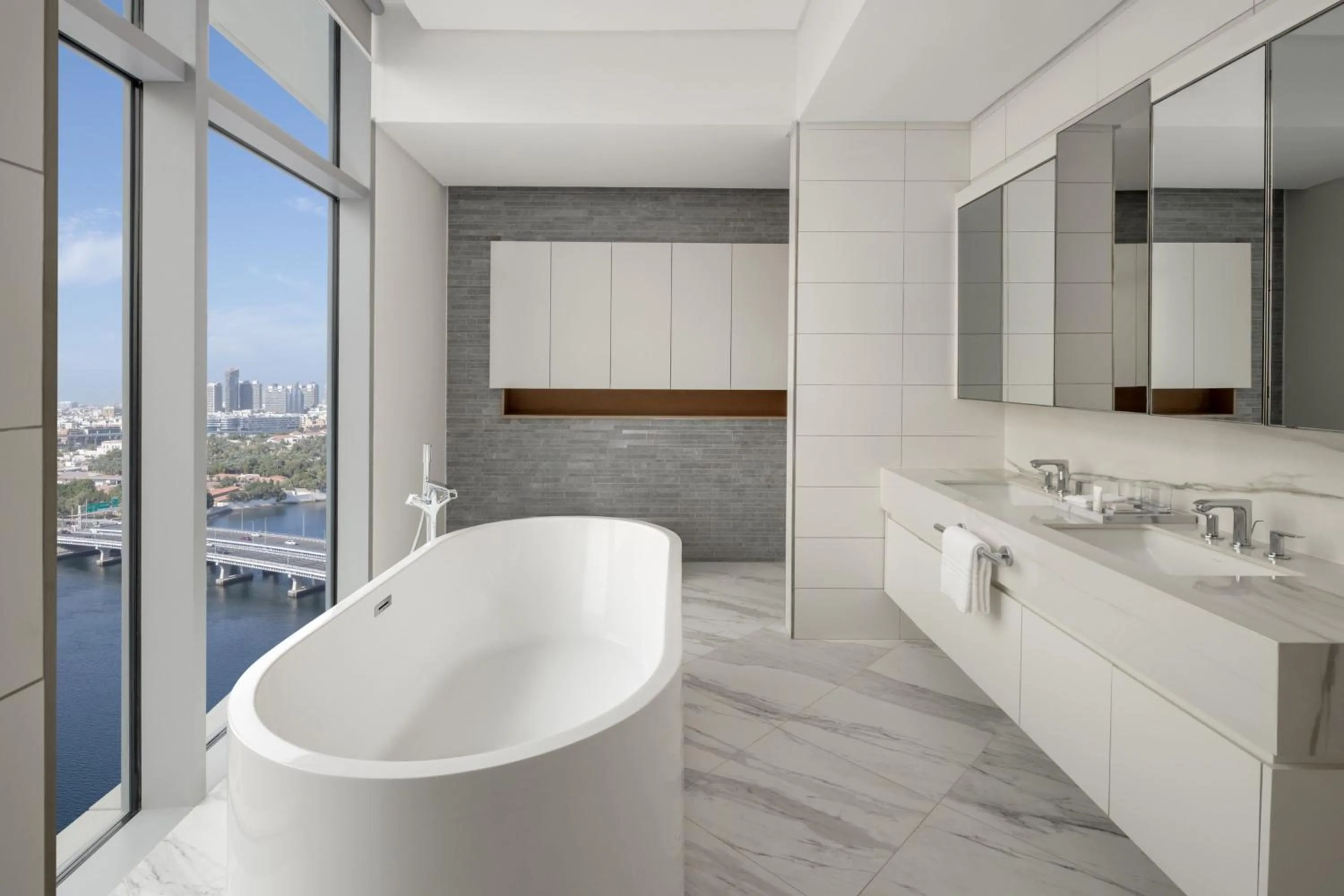 Swimming pool in Marriott Marquis Dubai Creek