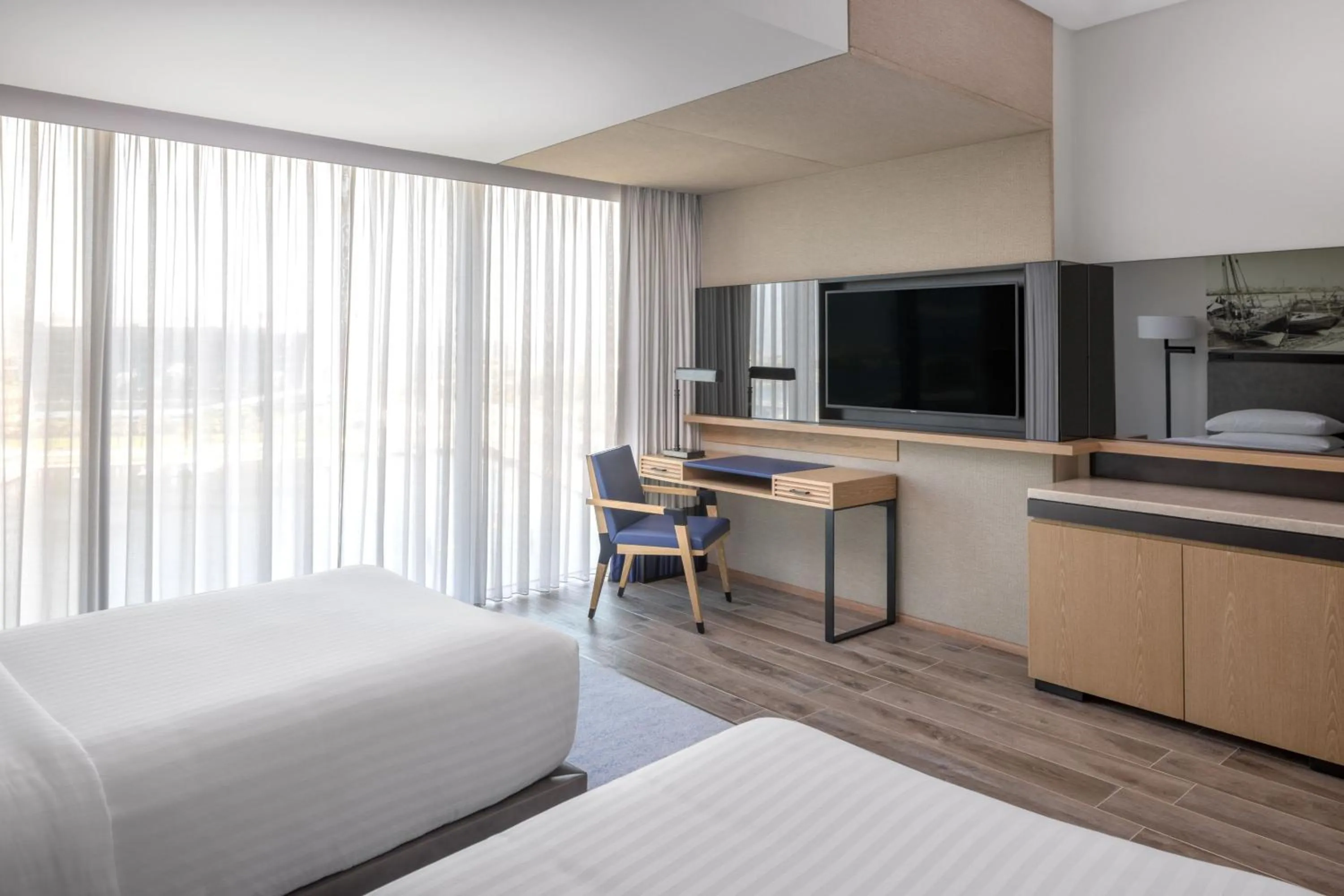 Photo of the whole room, Bed in Marriott Marquis Dubai Creek