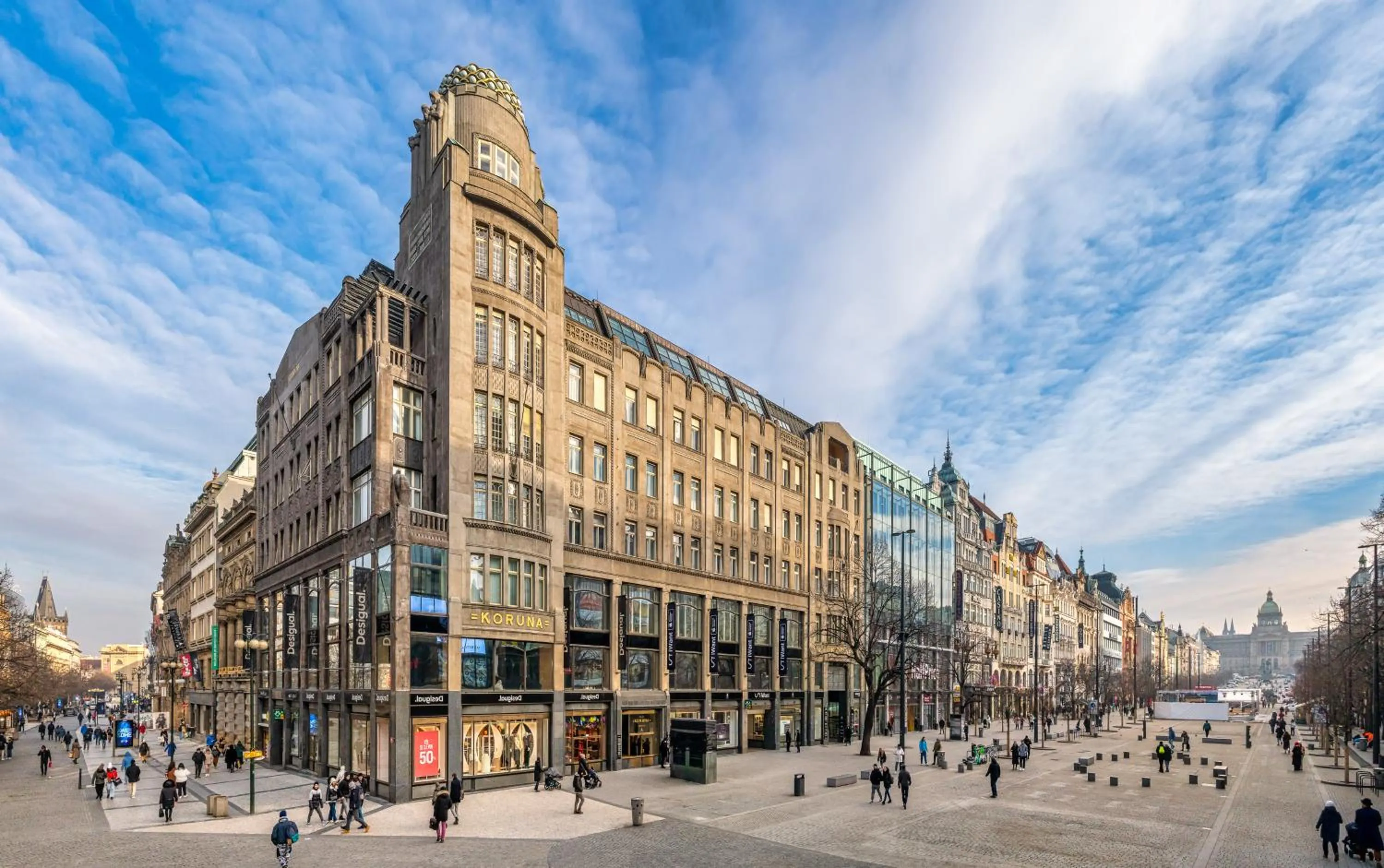 Property building in Crown Palace Apartments by Adrez