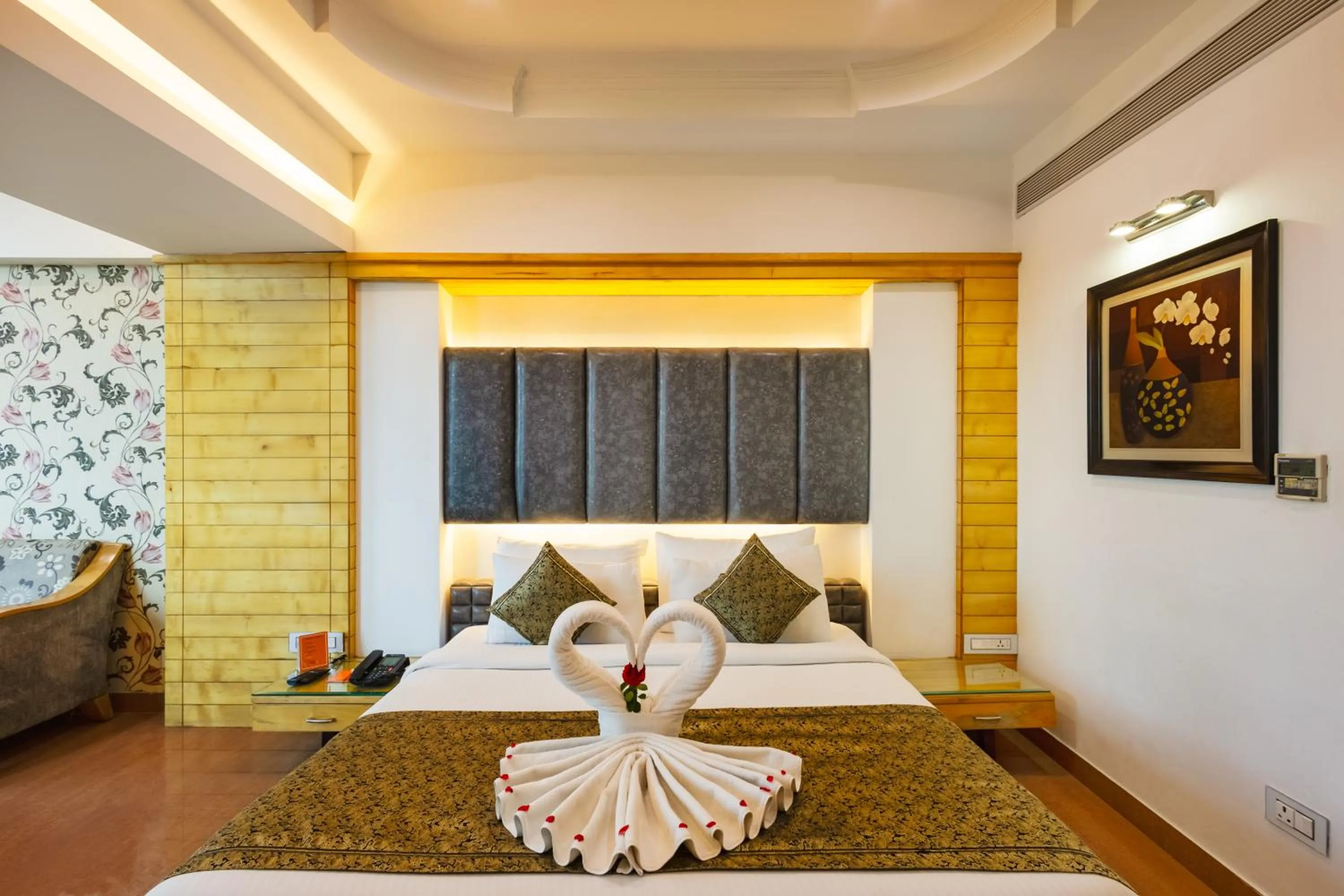 Bed in Hotel Saffron Leaf