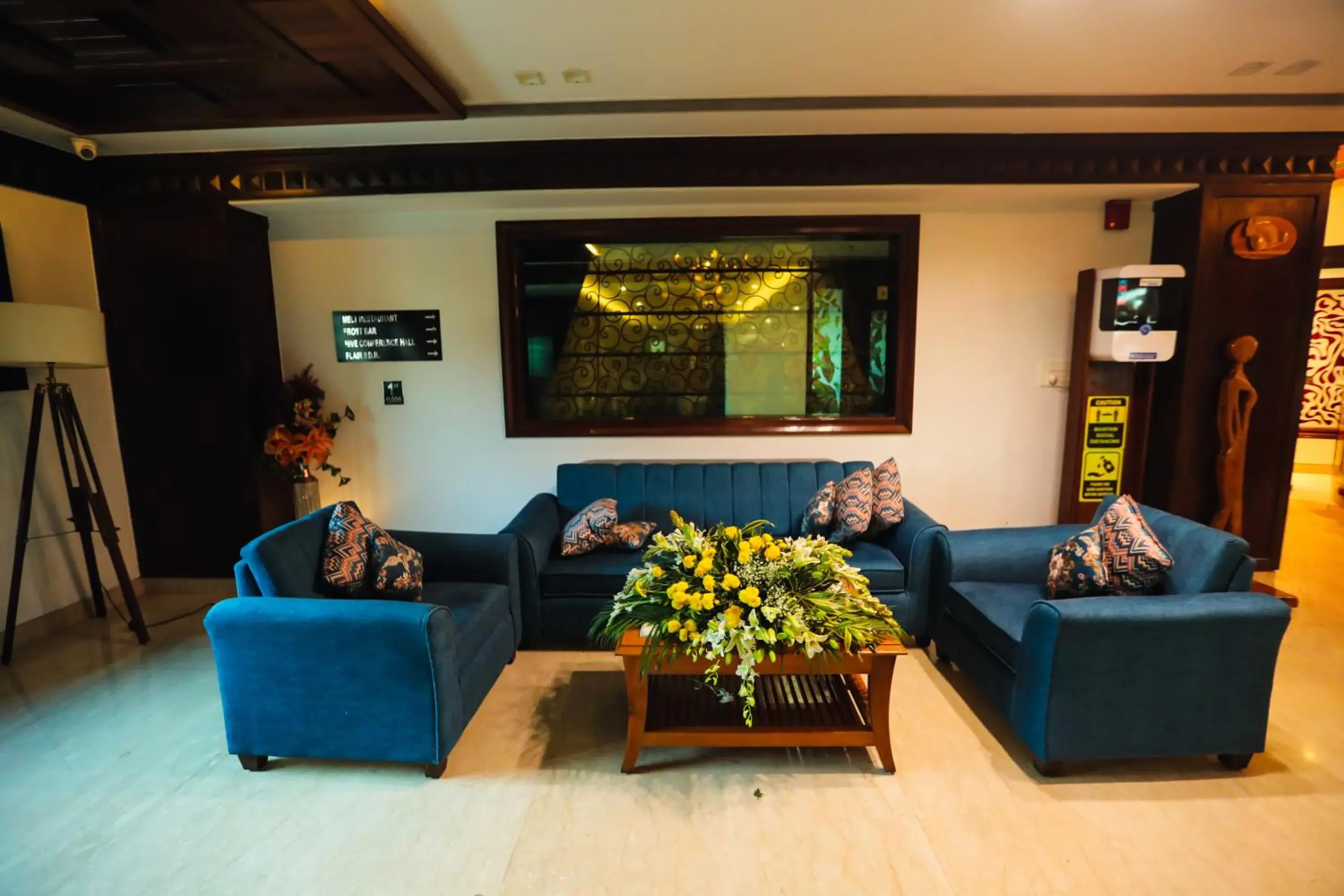 Seating area in Hotel Saffron Leaf Seating area in Hotel Saffron Leaf